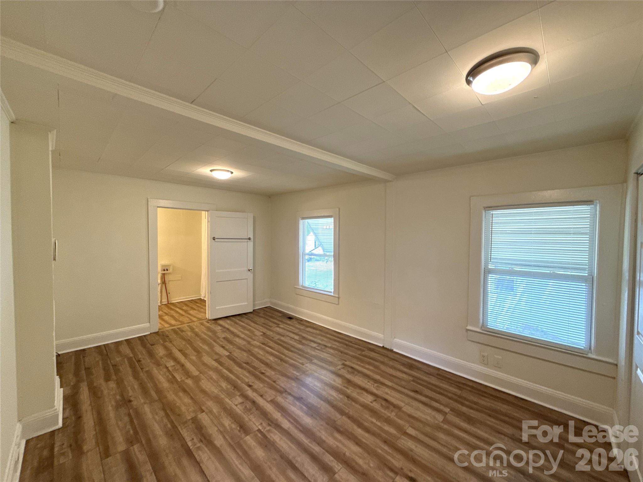 1907 E Elm Street Property Photo 8