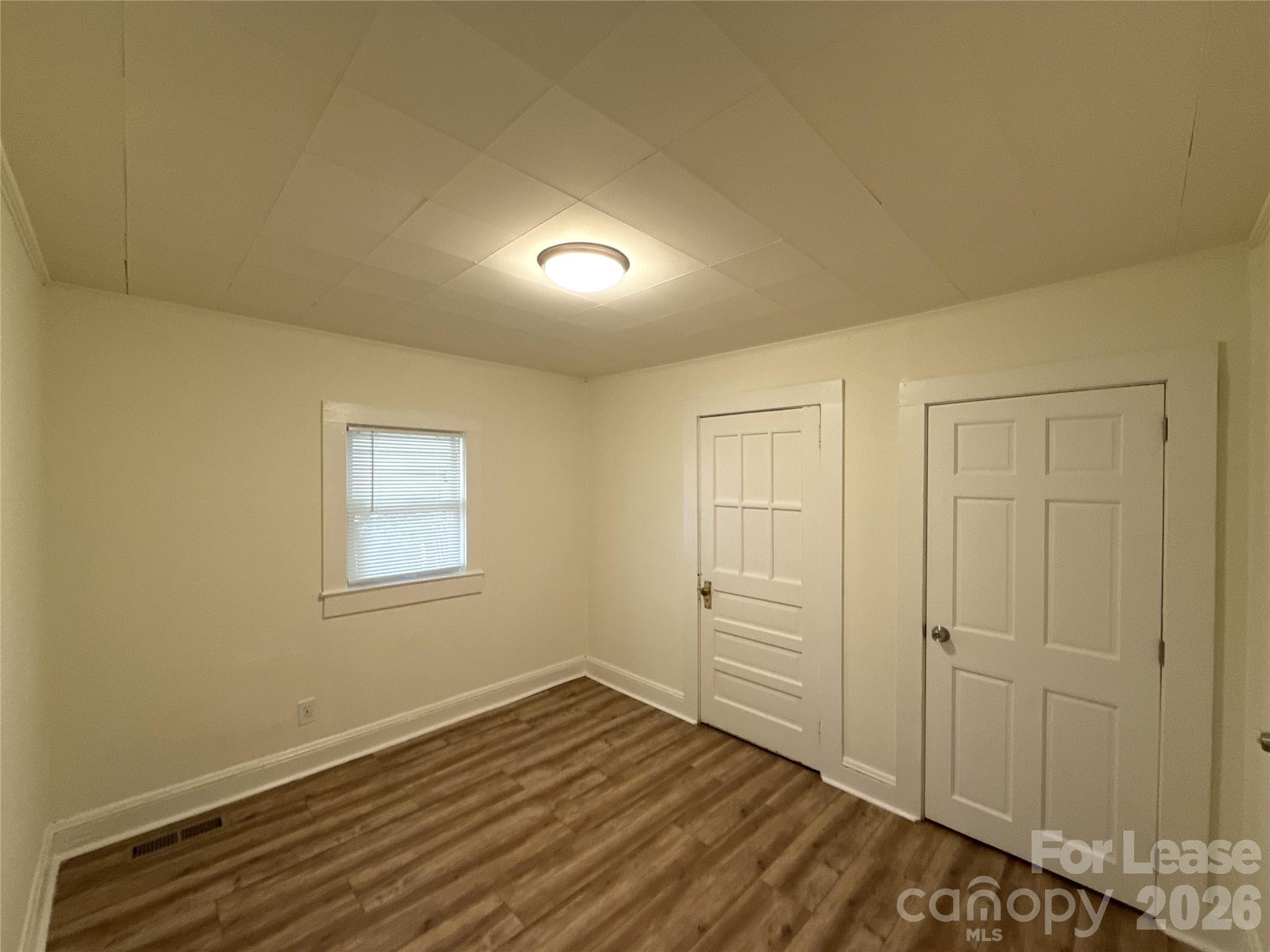 1907 E Elm Street Property Photo 11