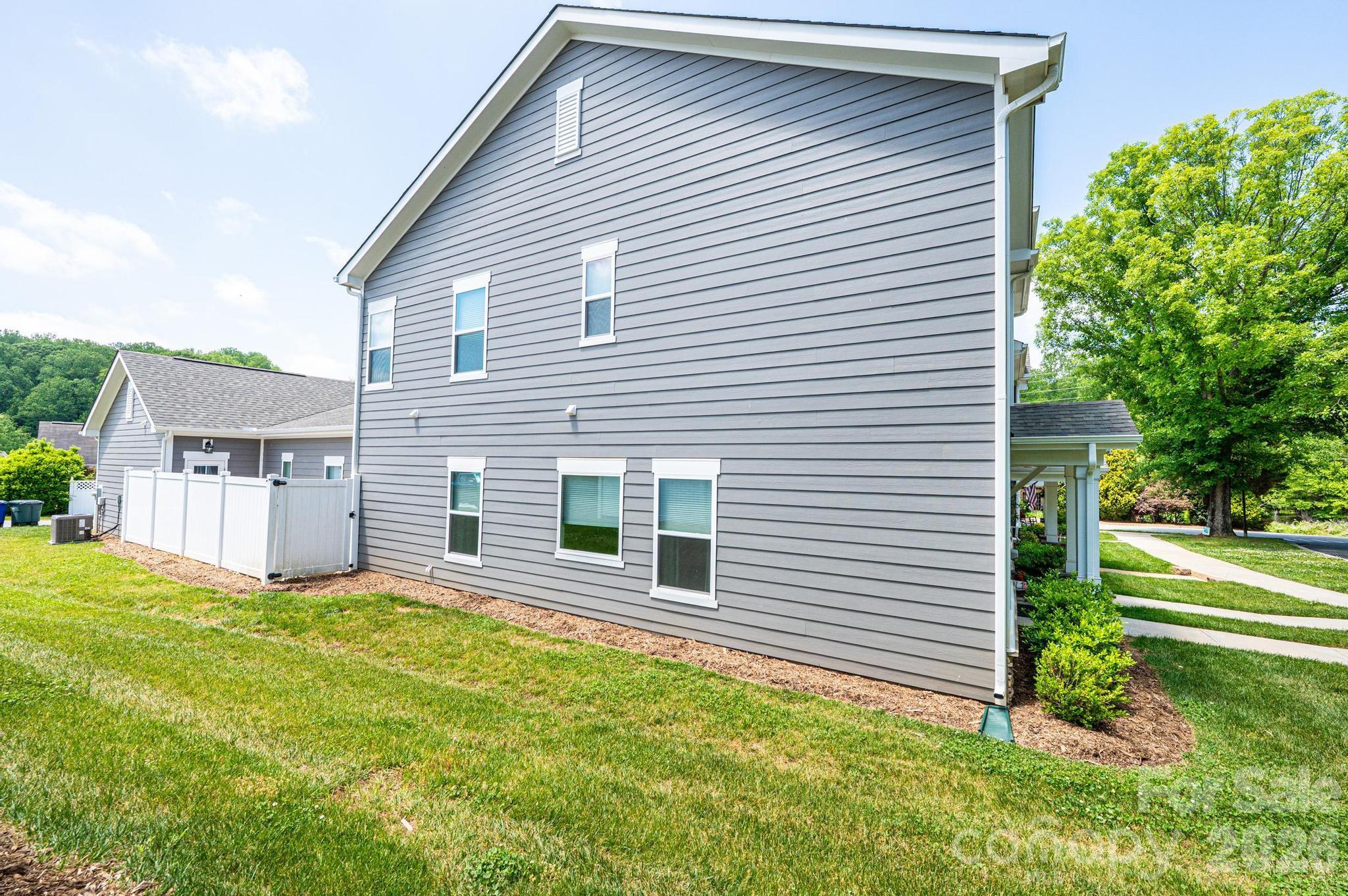 1809 Edgewater Drive Property Photo 4