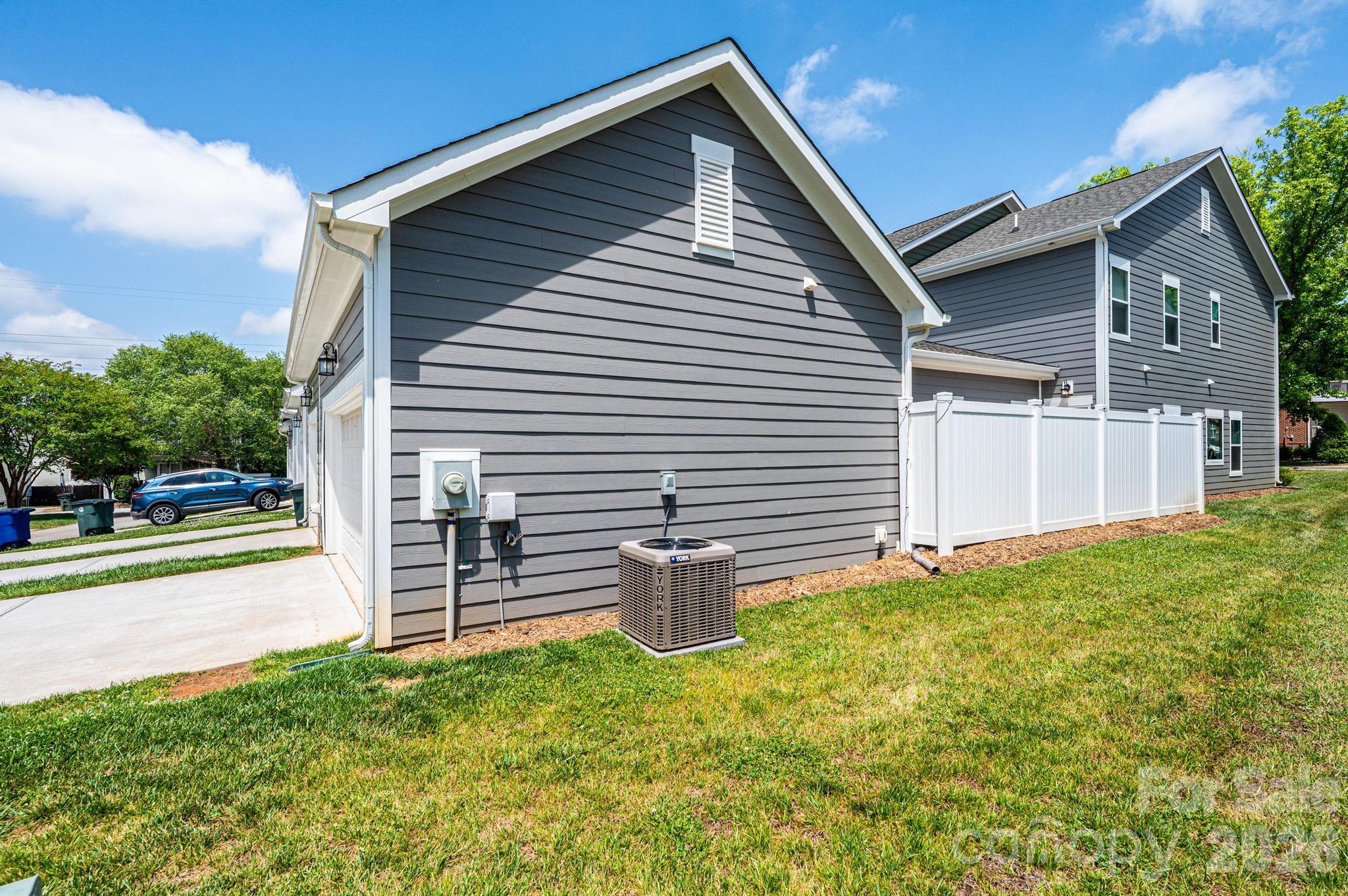 1809 Edgewater Drive Property Photo 7