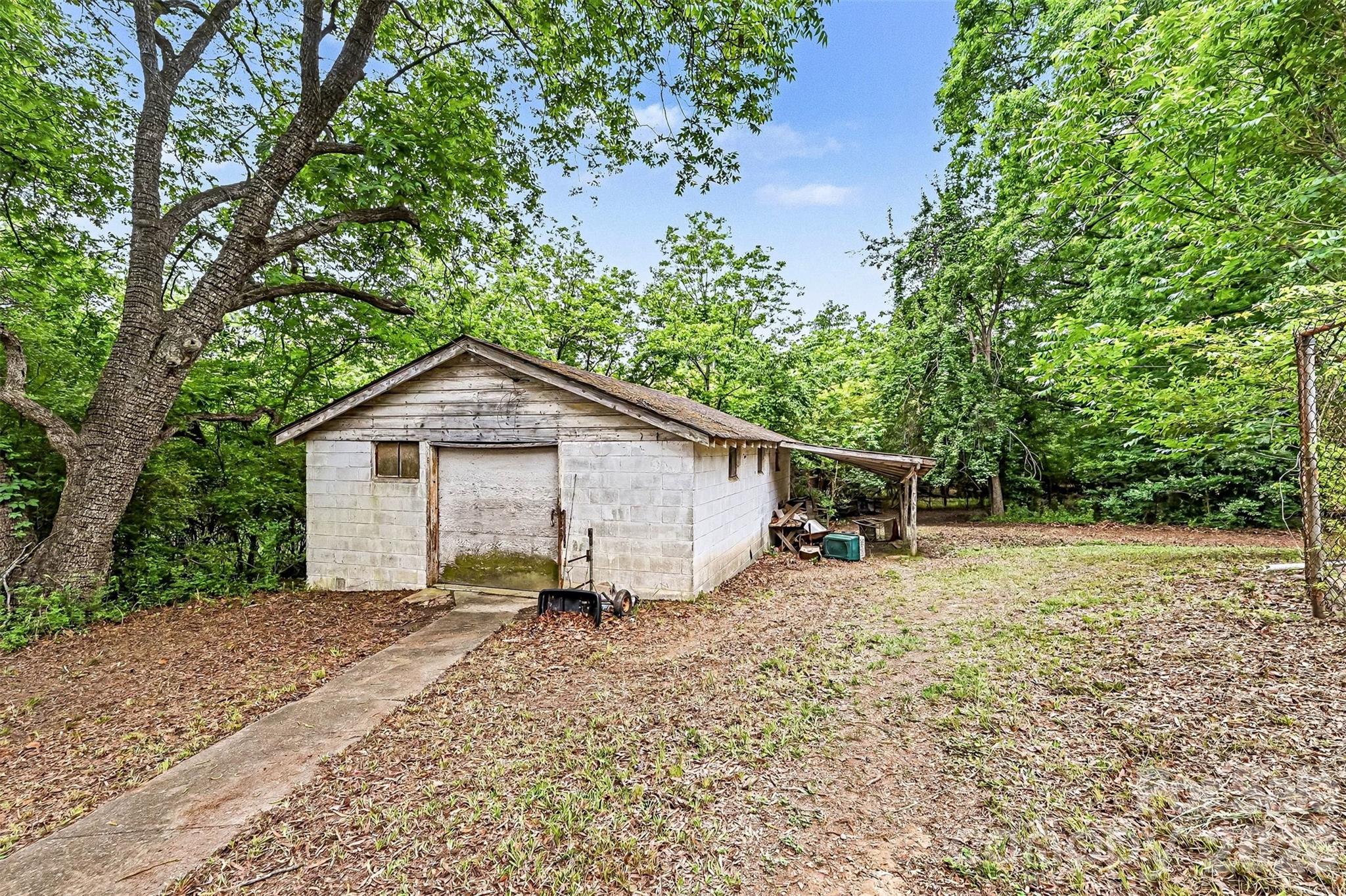 1116 Medlin Road Property Photo 6
