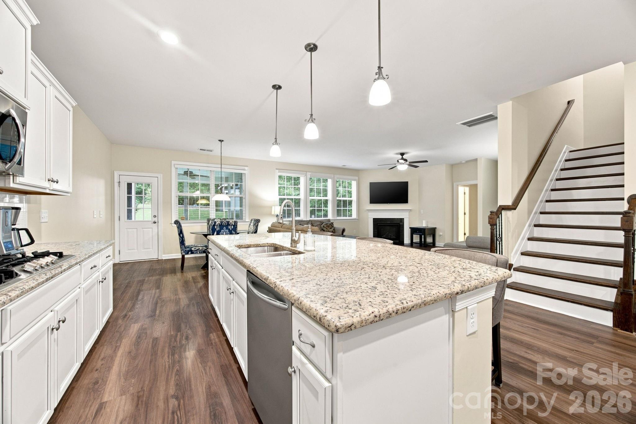 2709 Sugaree Court Property Photo 1