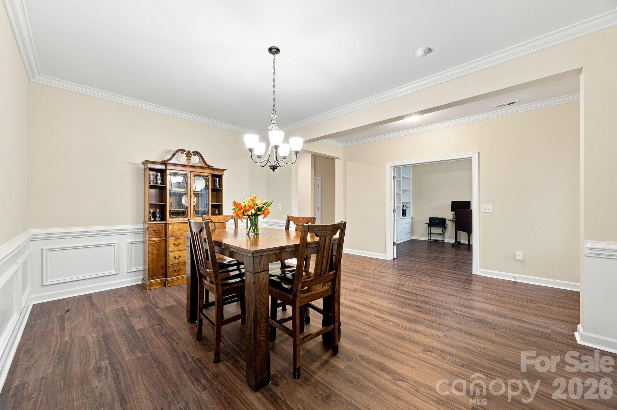 2709 Sugaree Court Property Photo 14