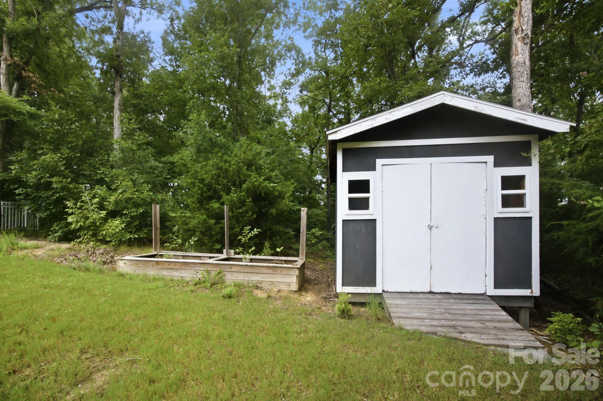 2709 Sugaree Court Property Photo 35
