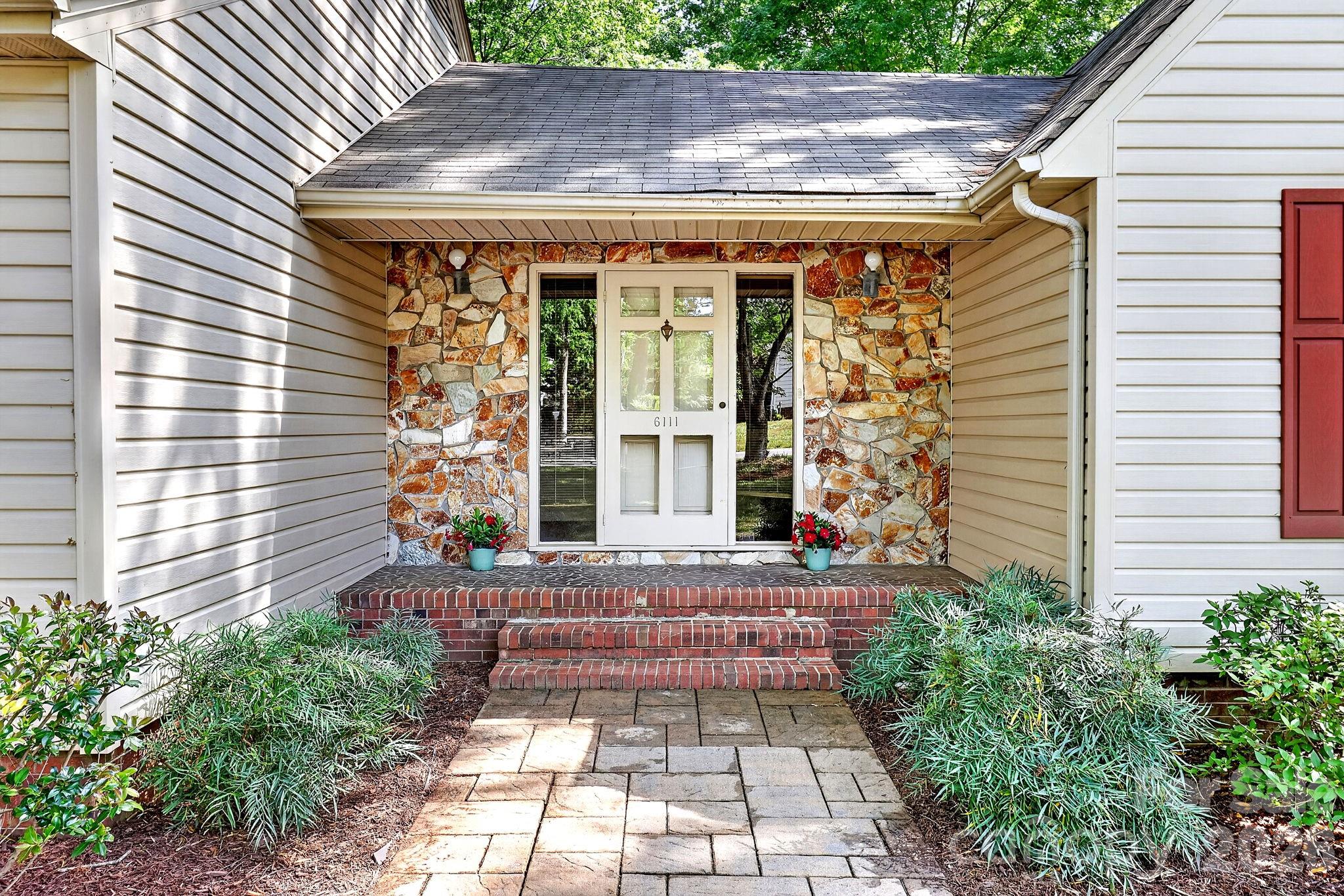 6111 Patrick Place Property Photo 4