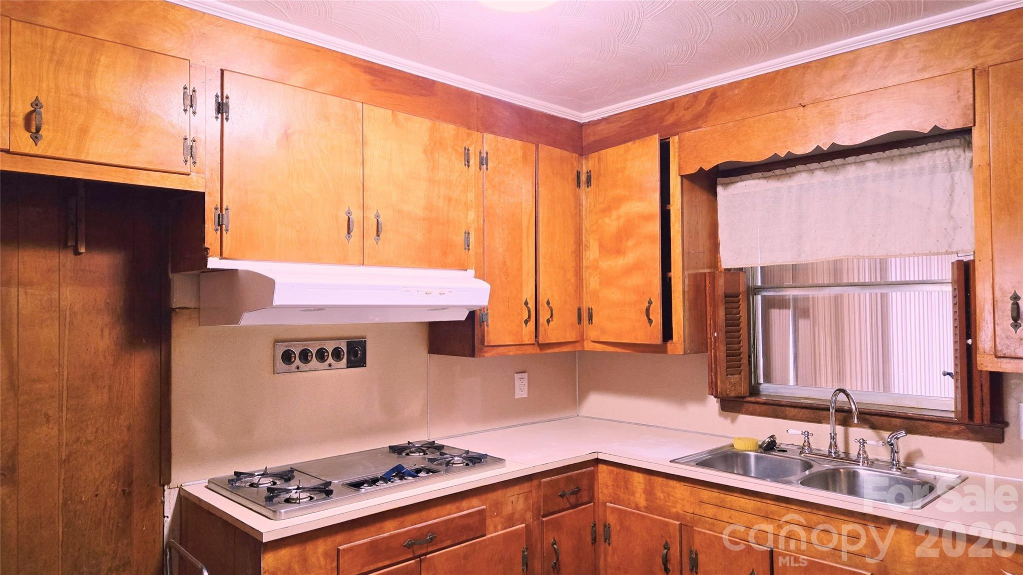 788 Kenmore Street Property Photo 7