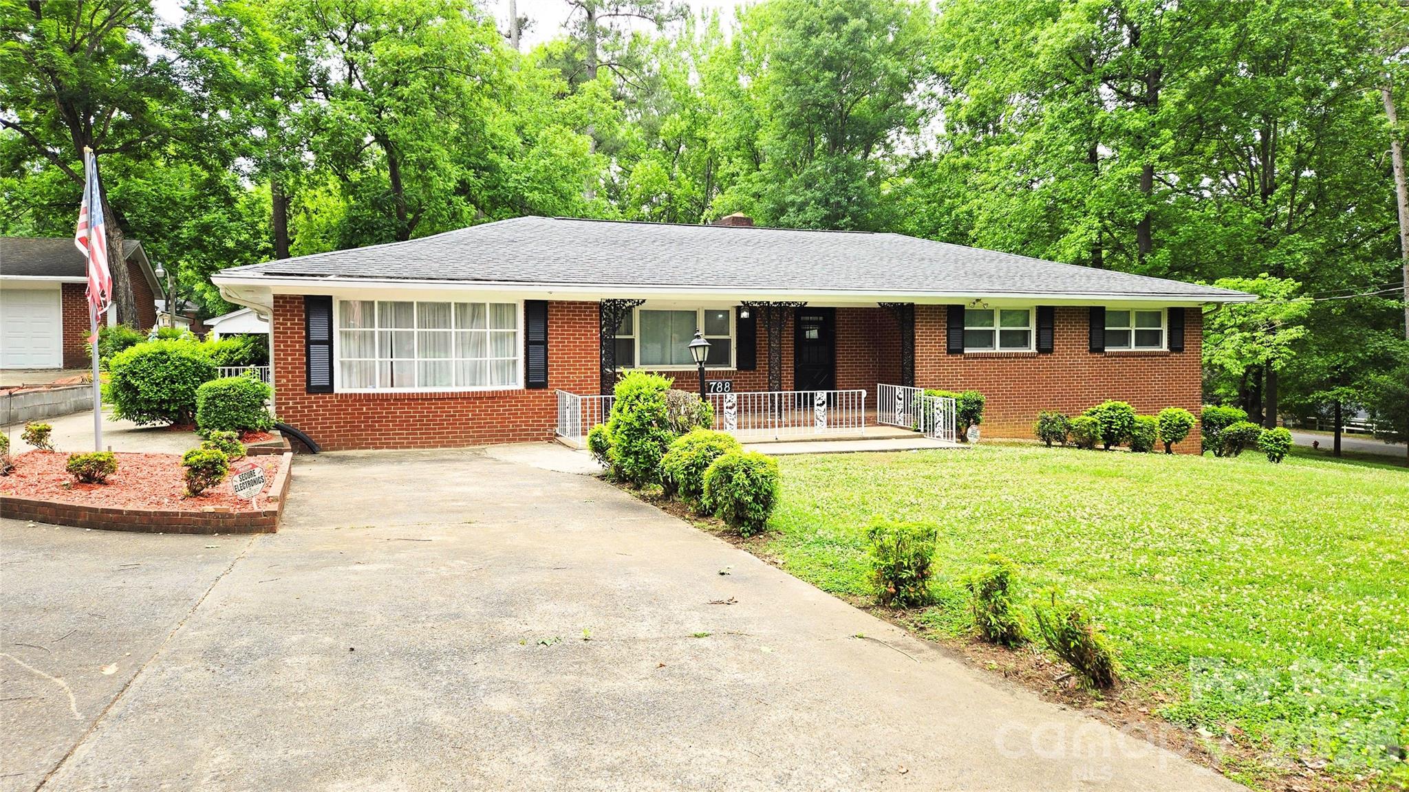 788 Kenmore Street Property Photo 10