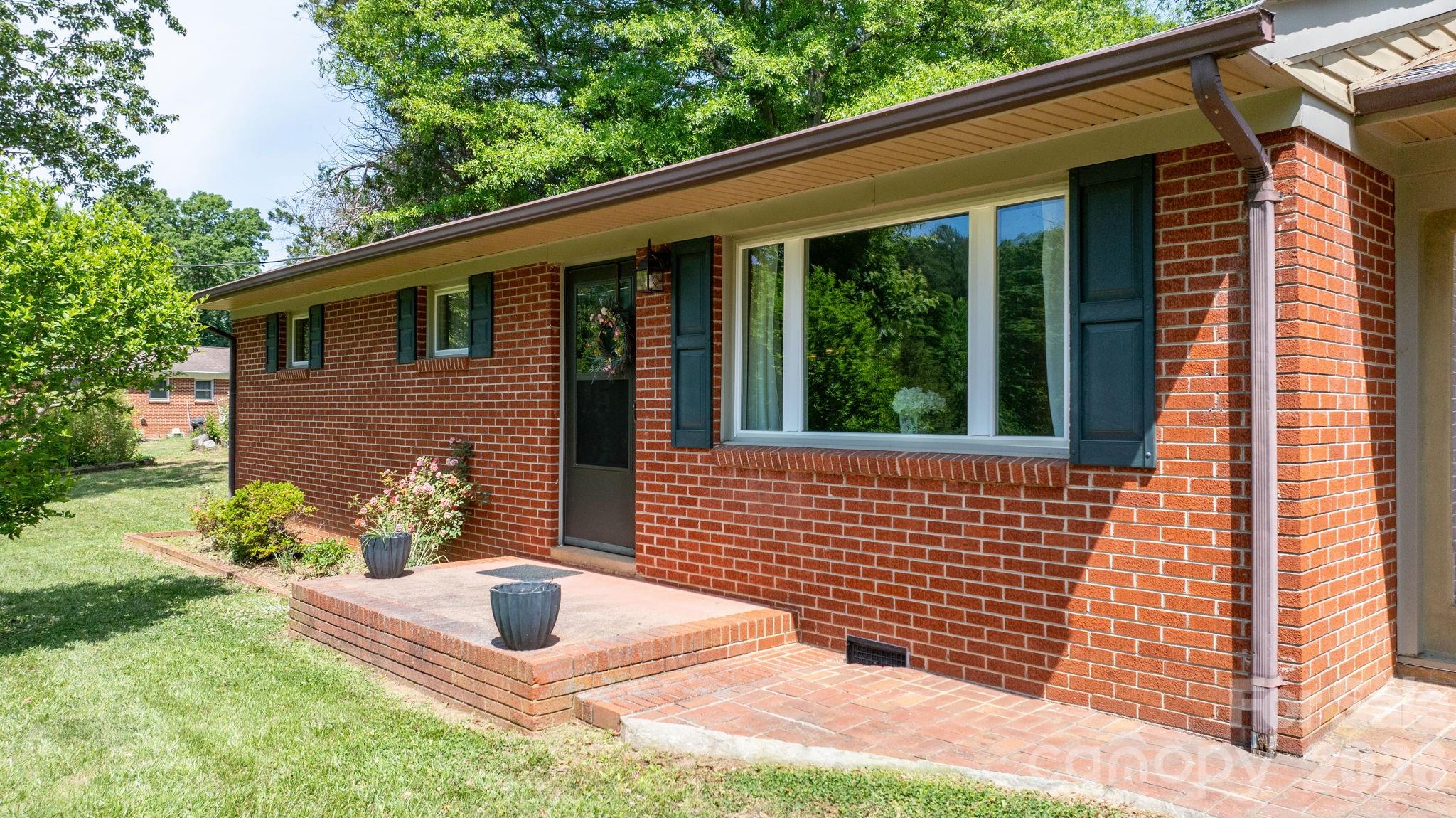 2881 Highline Avenue Property Photo 2