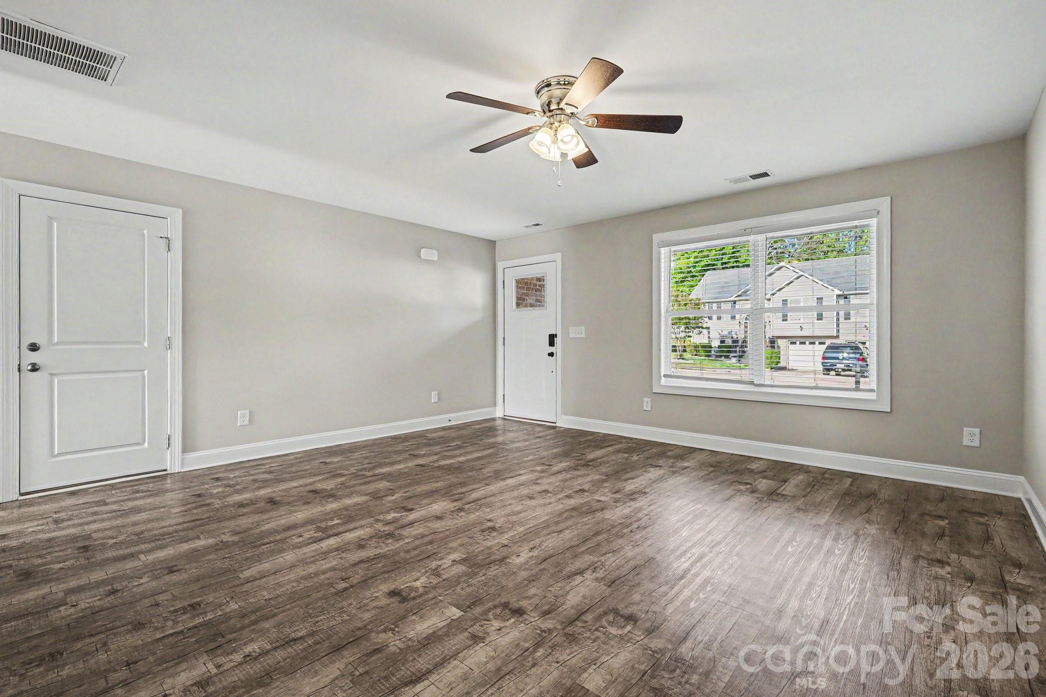 1573 Mayfair Drive Property Photo 4