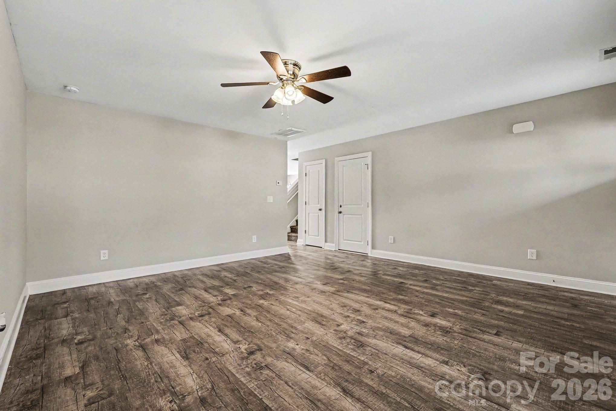 1573 Mayfair Drive Property Photo 5