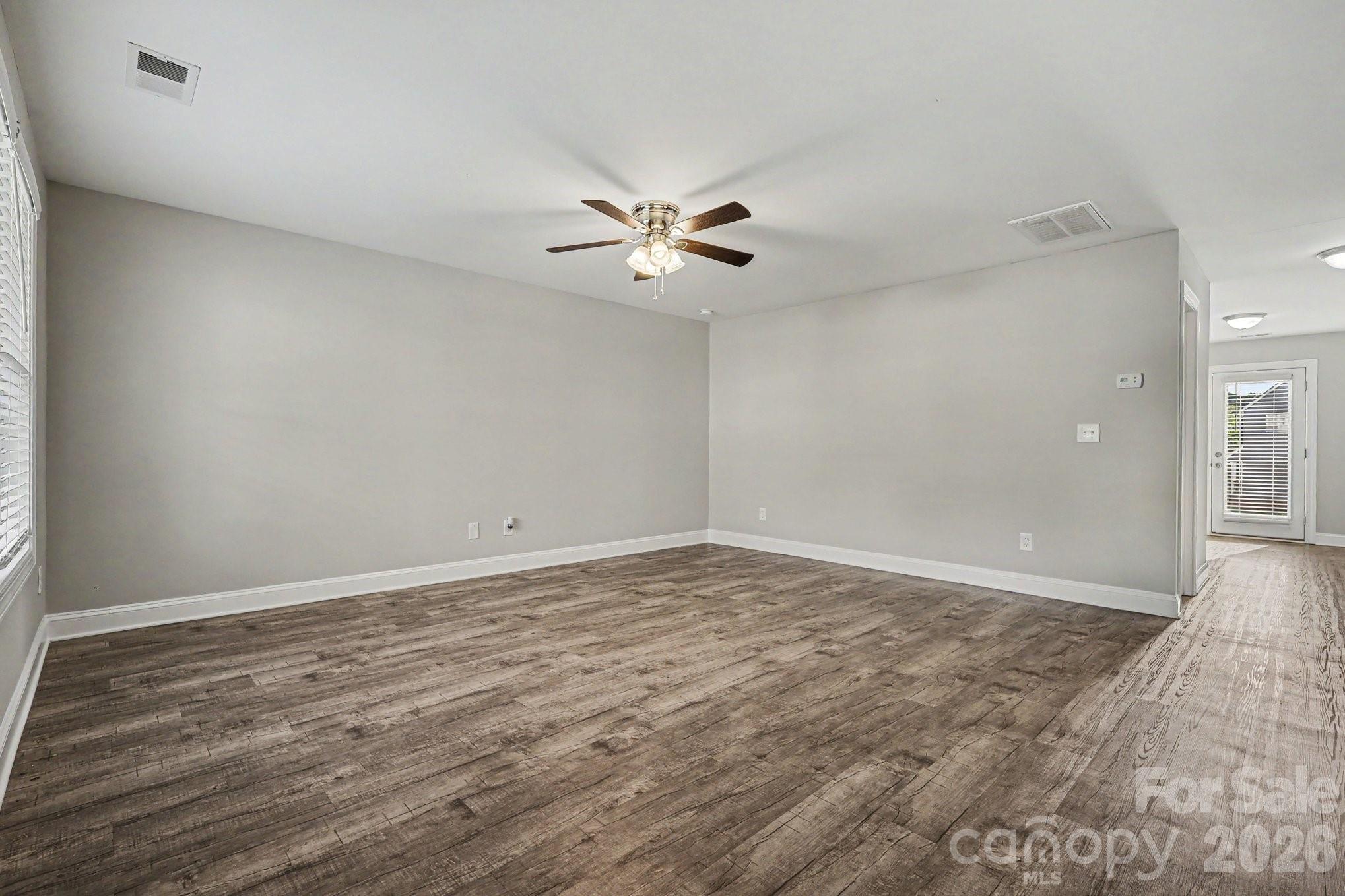 1573 Mayfair Drive Property Photo 6