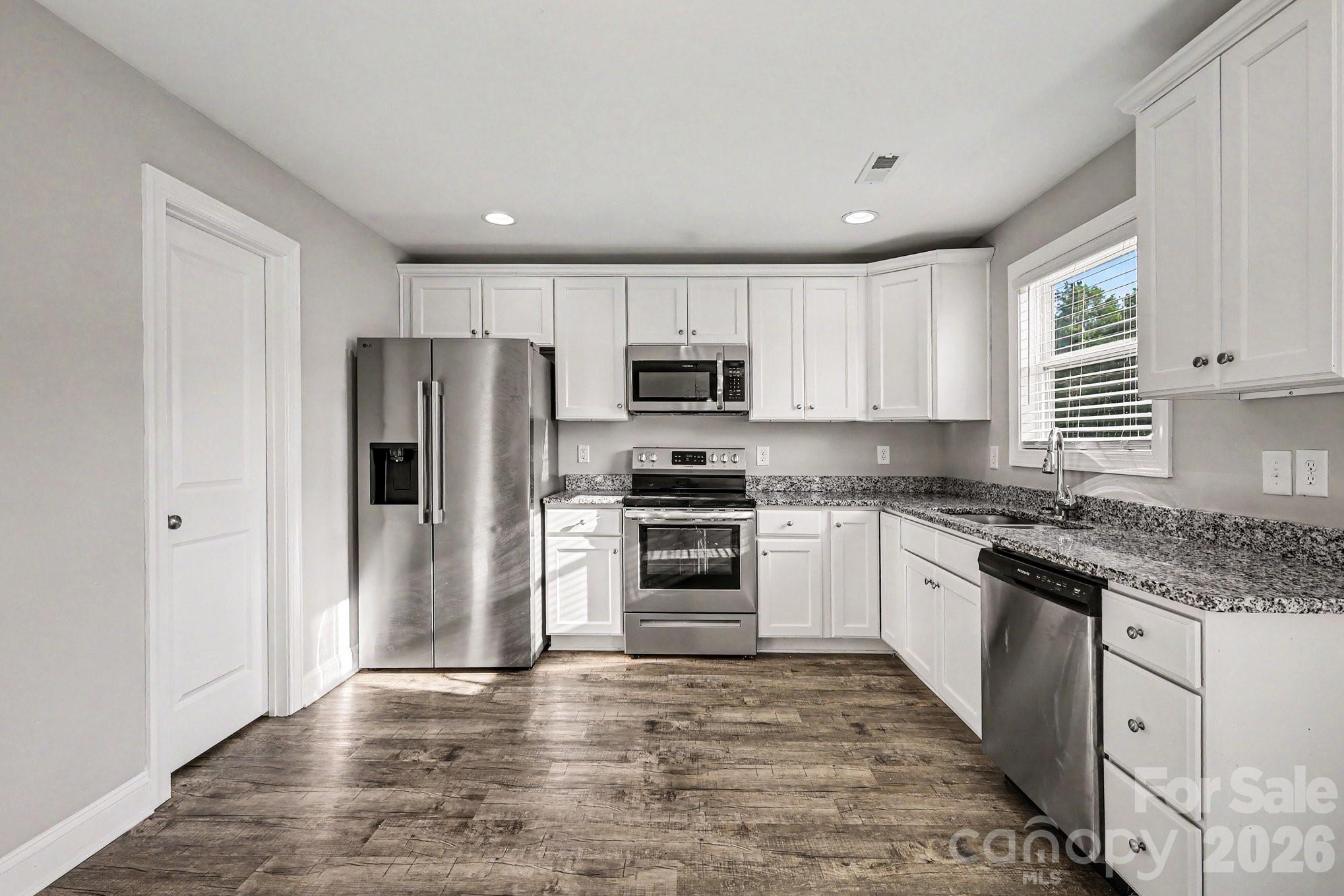 1573 Mayfair Drive Property Photo 8