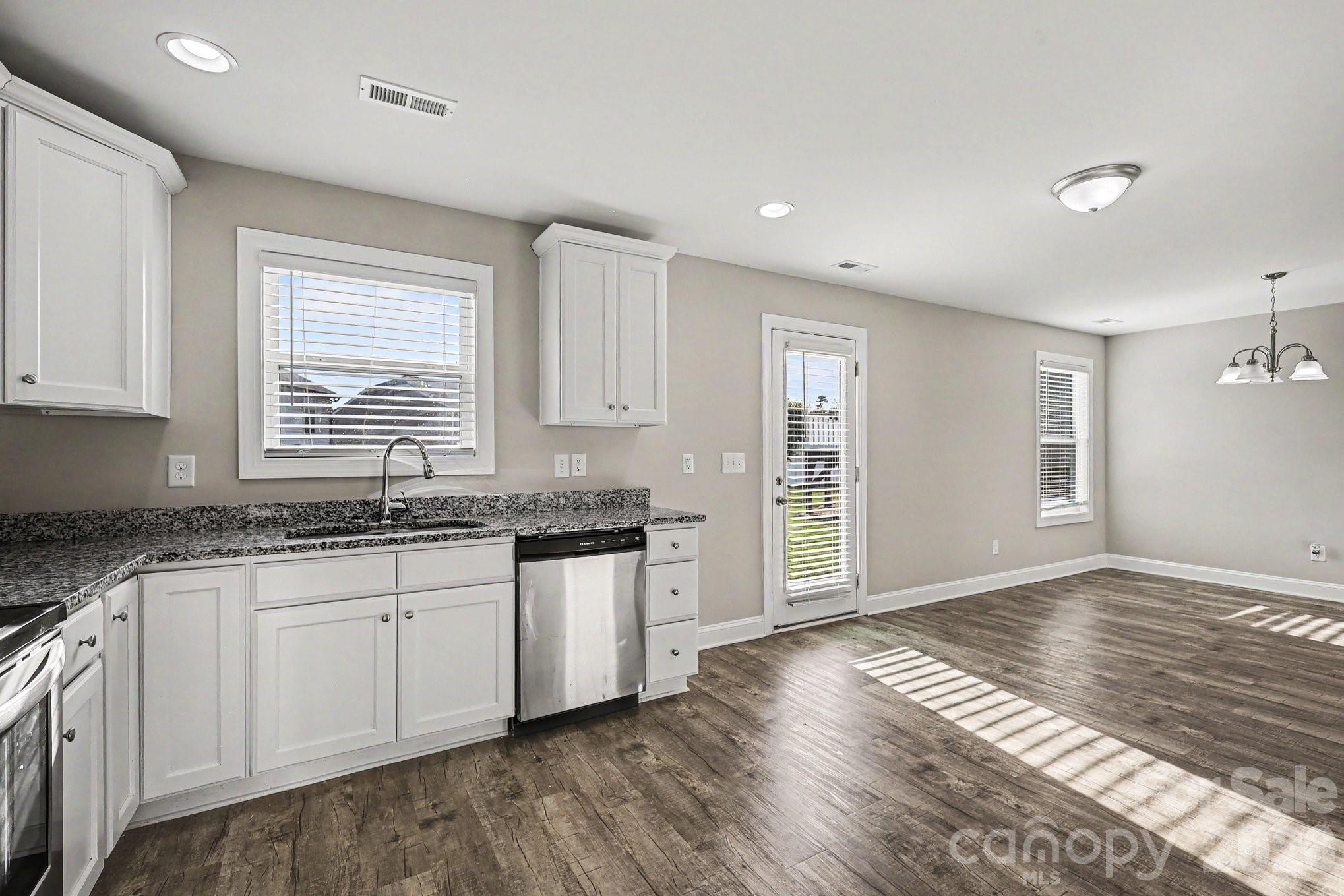 1573 Mayfair Drive Property Photo 11