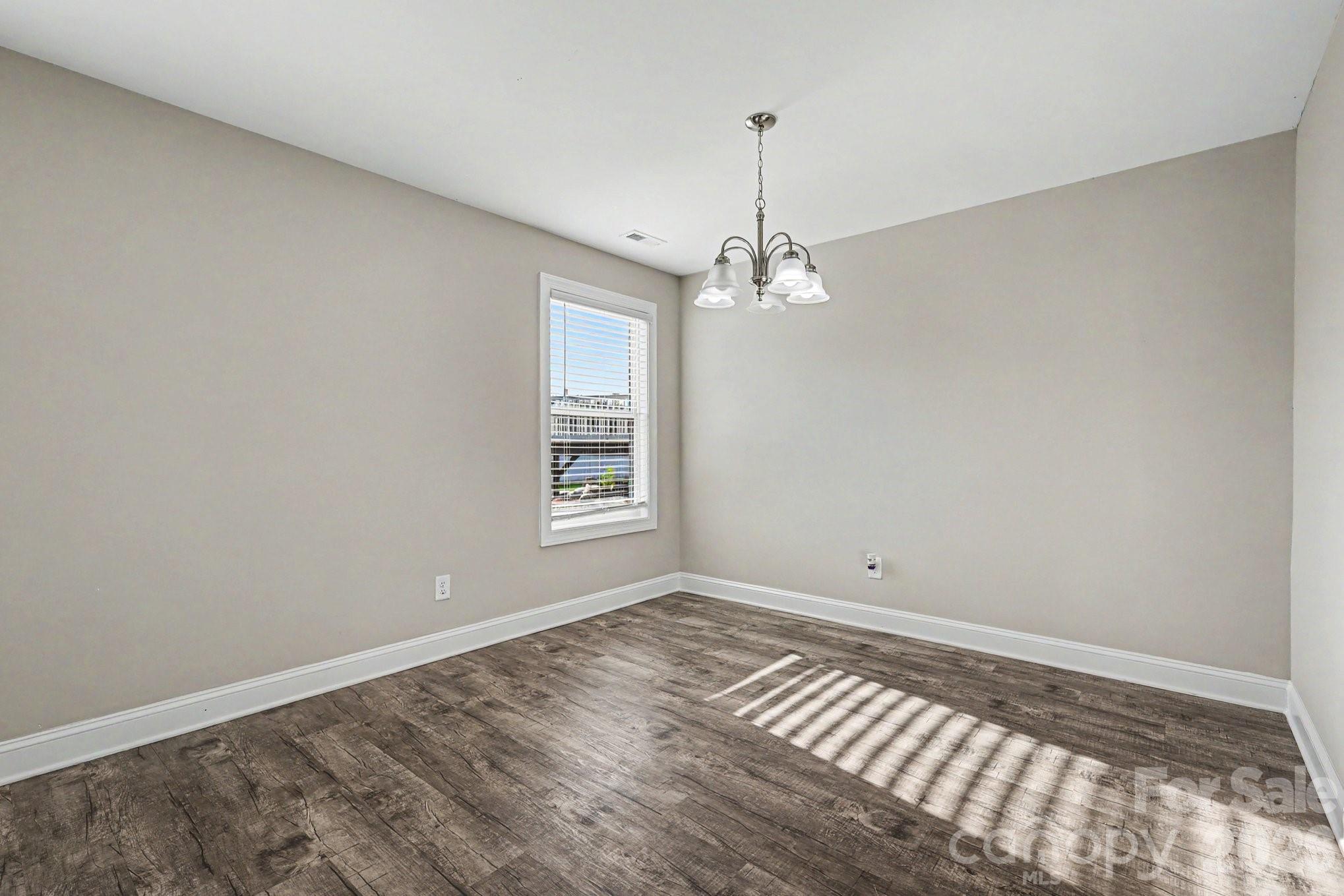 1573 Mayfair Drive Property Photo 12