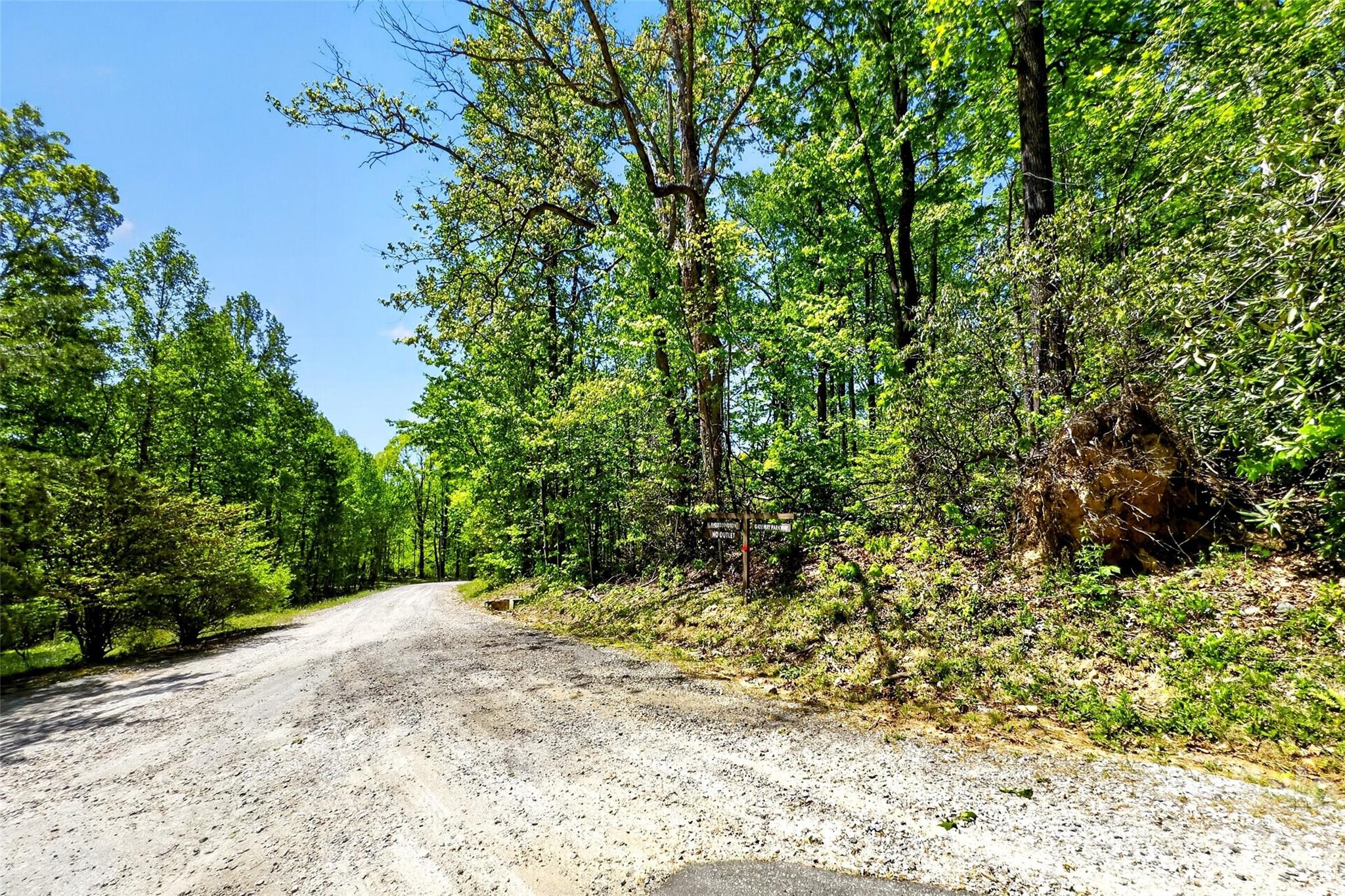 7 Gateway Parkway Property Photo 2