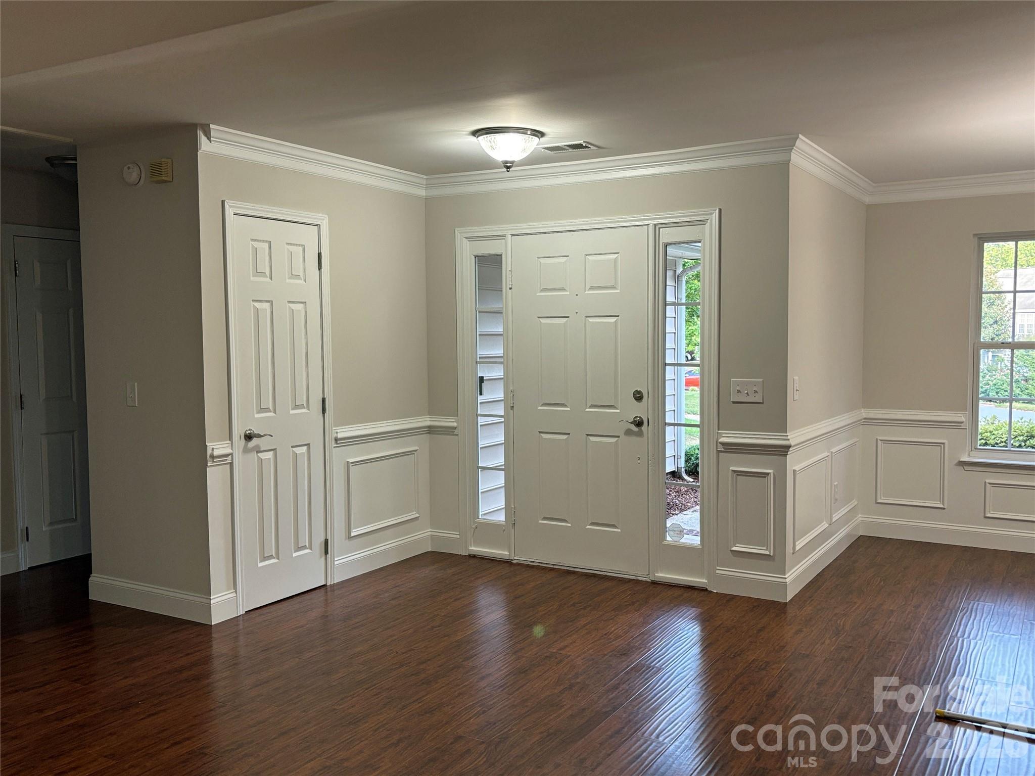450 Glencrest Drive Property Photo 5