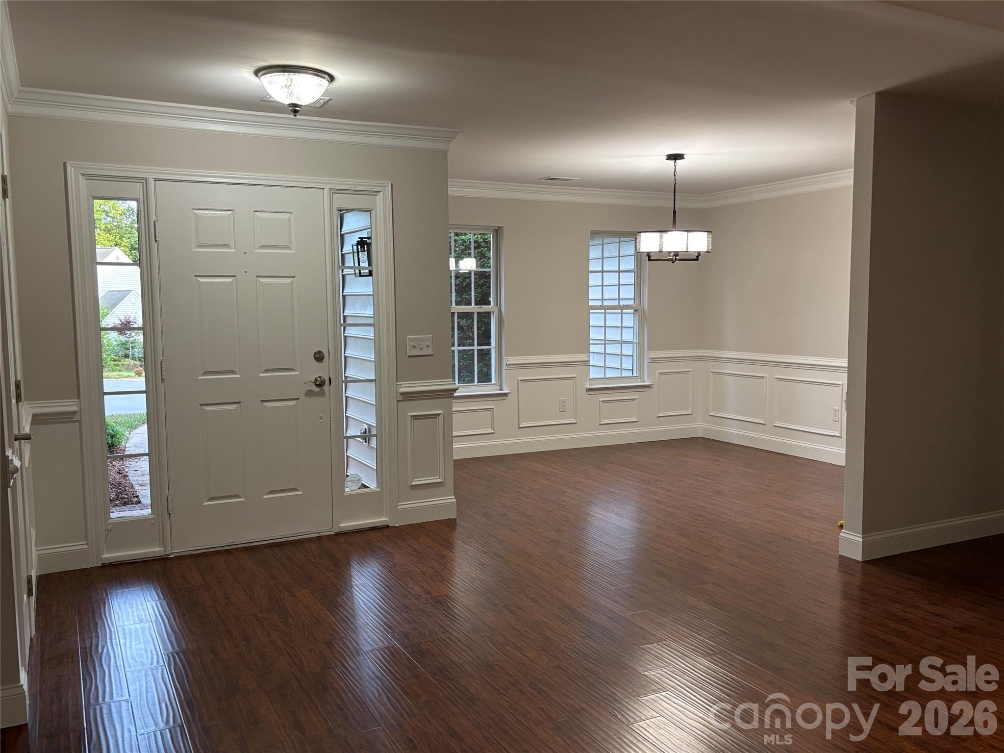 450 Glencrest Drive Property Photo 6
