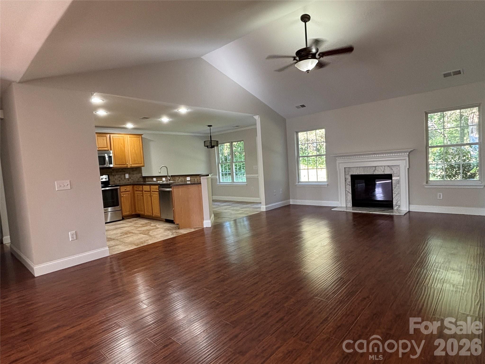 450 Glencrest Drive Property Photo 8