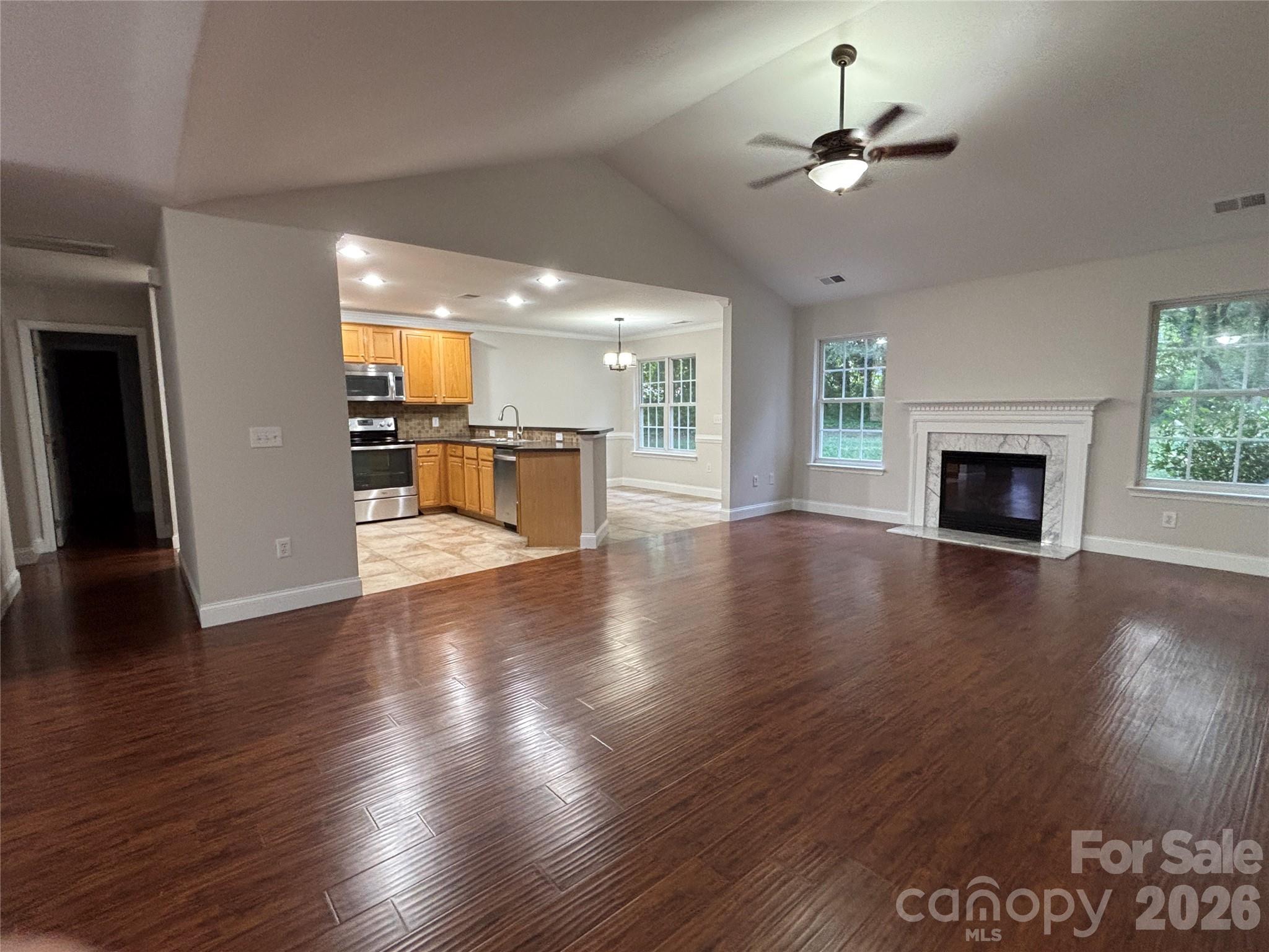 450 Glencrest Drive Property Photo 9