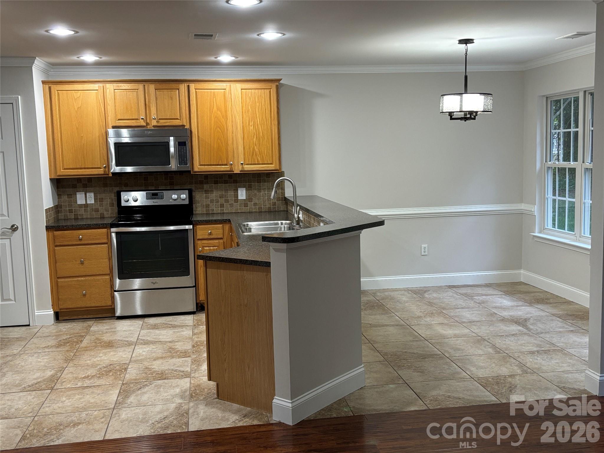 450 Glencrest Drive Property Photo 10
