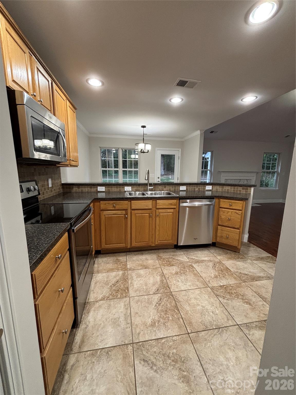 450 Glencrest Drive Property Photo 12