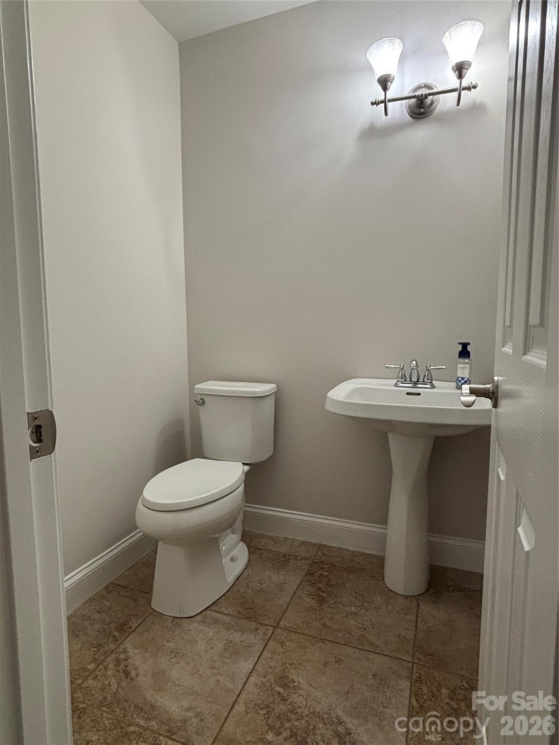 450 Glencrest Drive Property Photo 17
