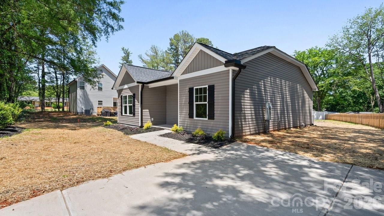 2160 Fieldcrest Avenue Property Photo 1
