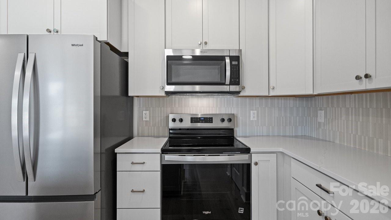 2160 Fieldcrest Avenue Property Photo 4