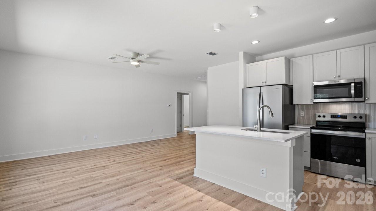 2160 Fieldcrest Avenue Property Photo 7