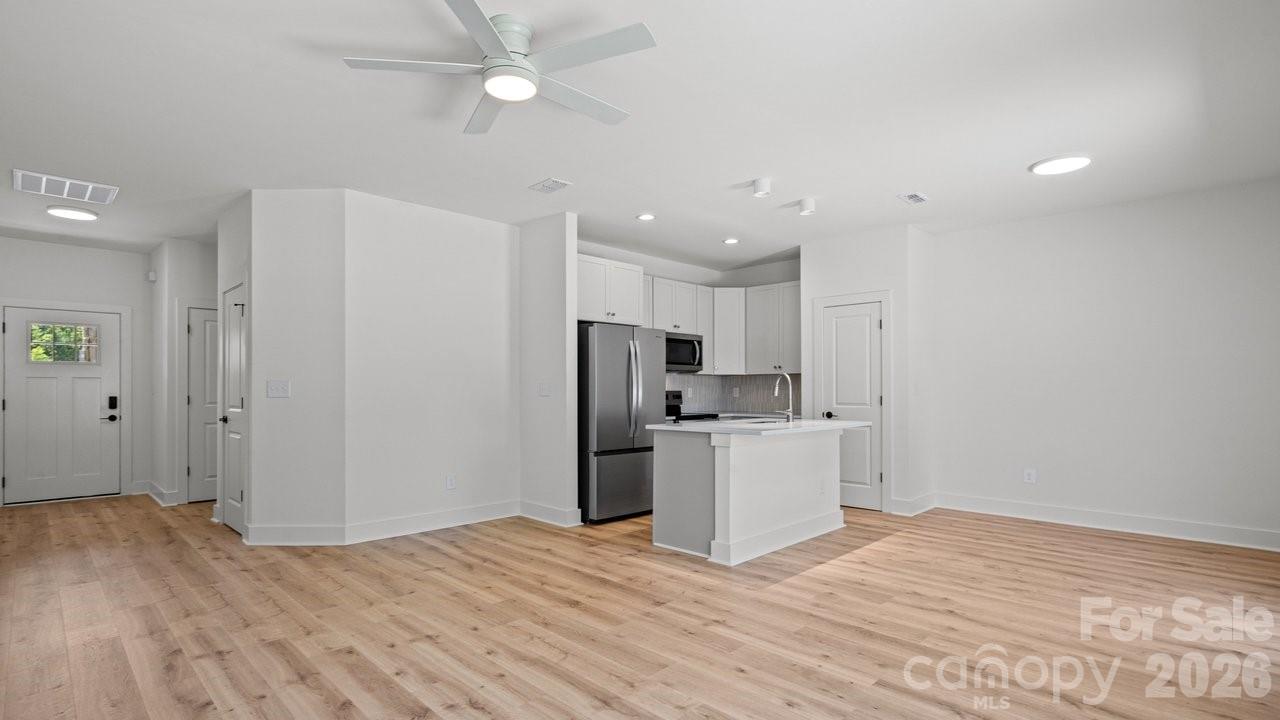 2160 Fieldcrest Avenue Property Photo 8