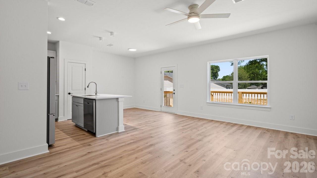 2160 Fieldcrest Avenue Property Photo 10