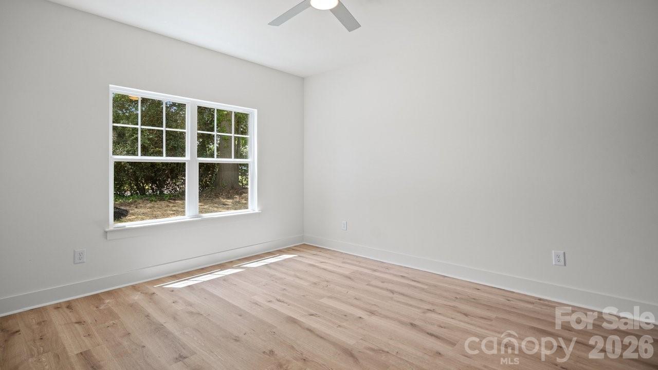 2160 Fieldcrest Avenue Property Photo 12