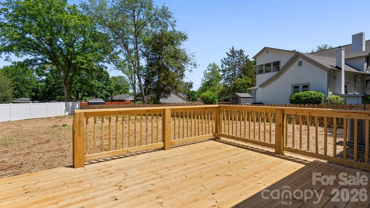 2160 Fieldcrest Avenue Property Photo 14