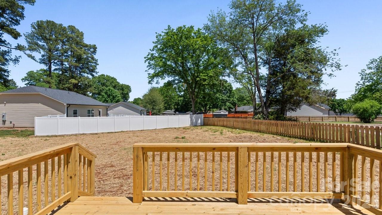 2160 Fieldcrest Avenue Property Photo 15