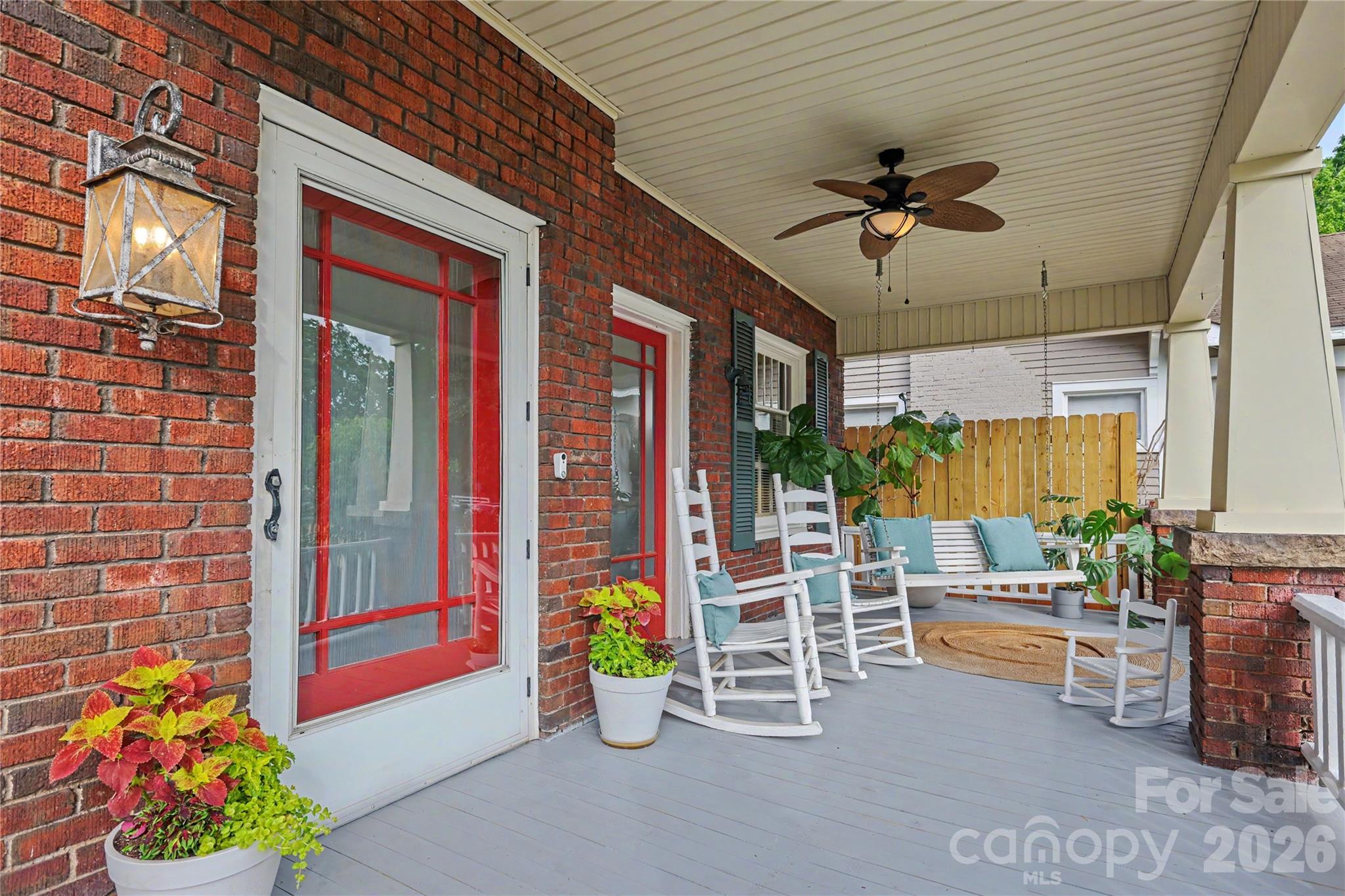 118 E Miller Street Property Photo 3