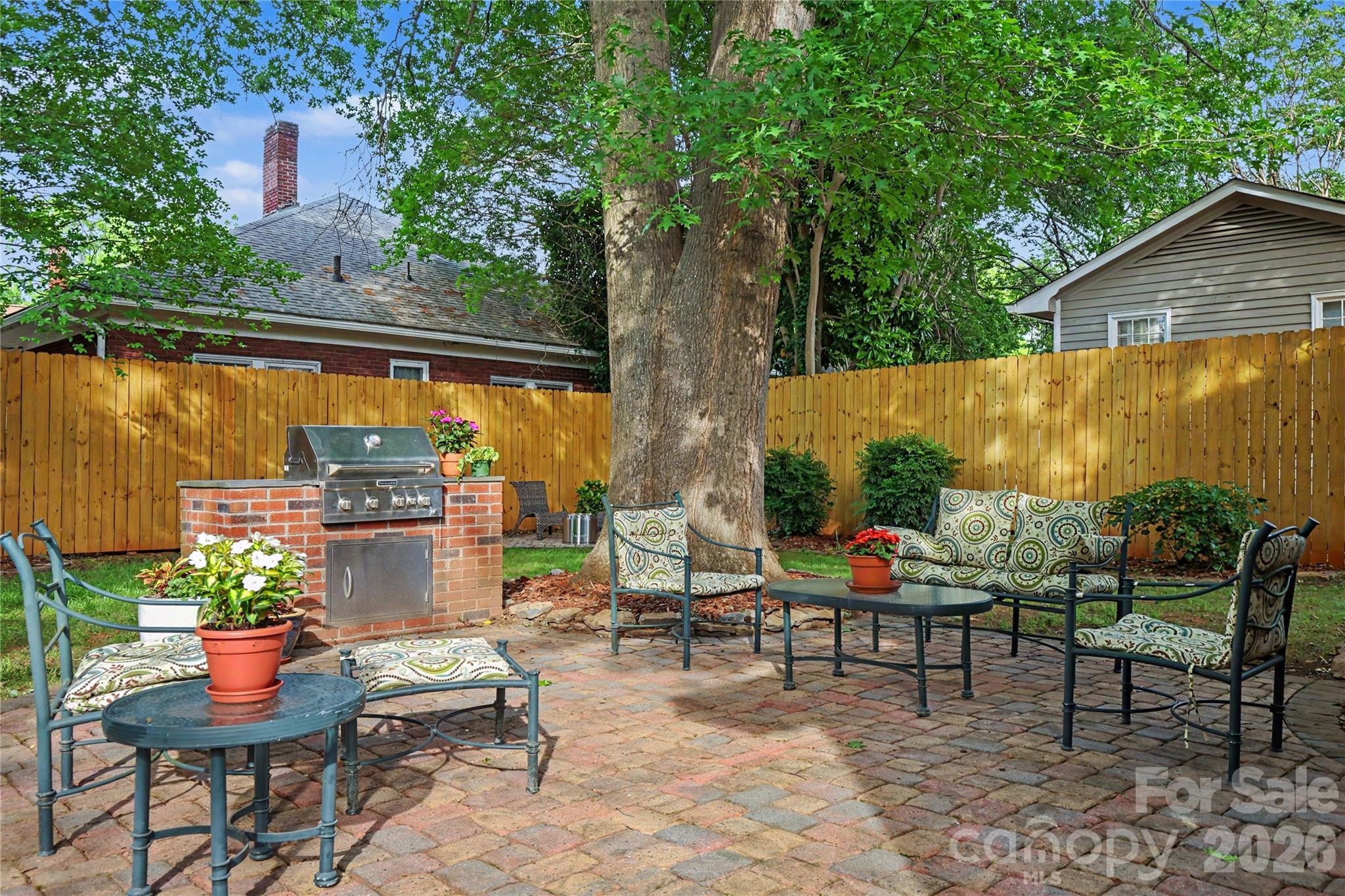 118 E Miller Street Property Photo 4