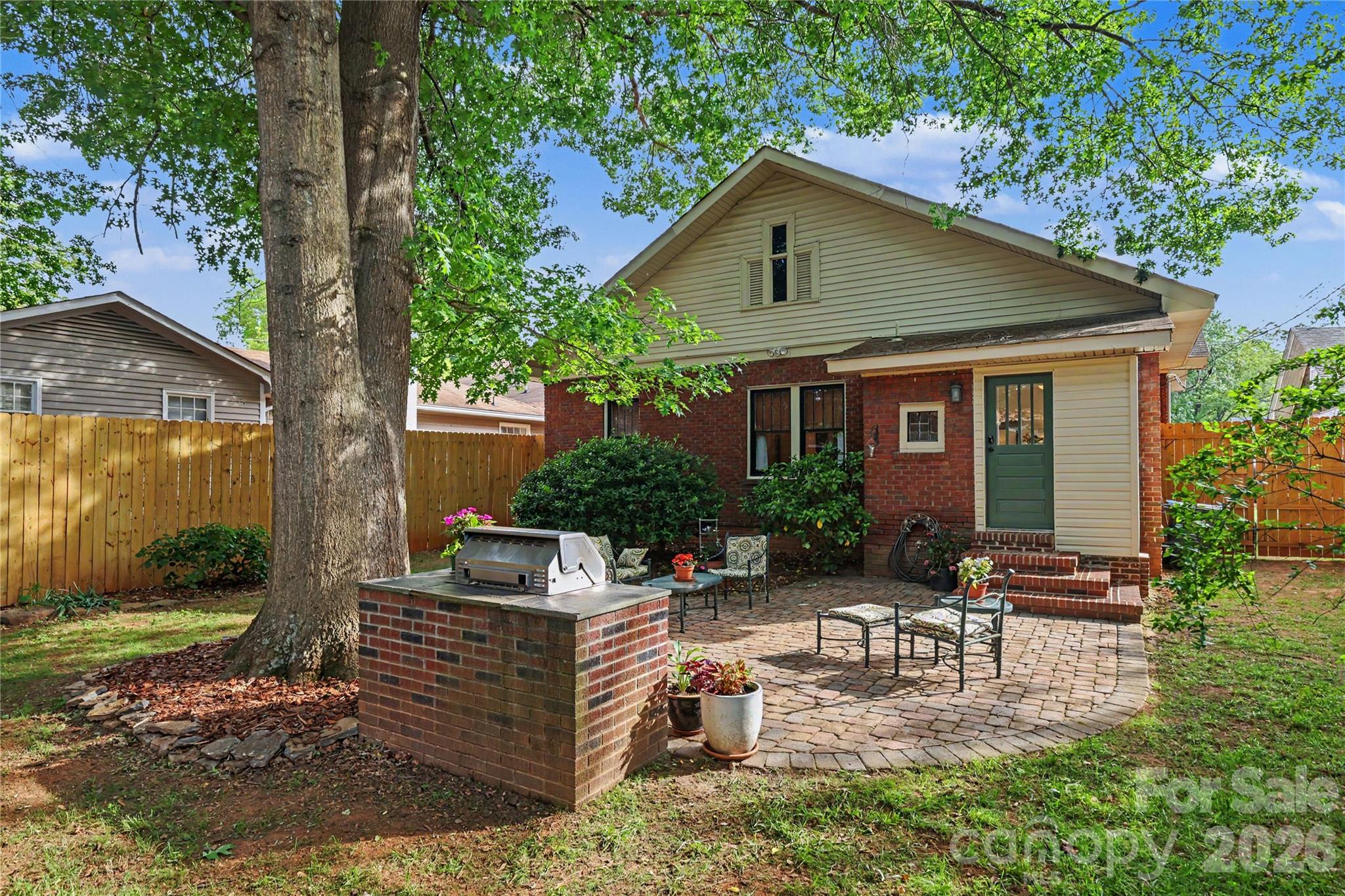 118 E Miller Street Property Photo 5