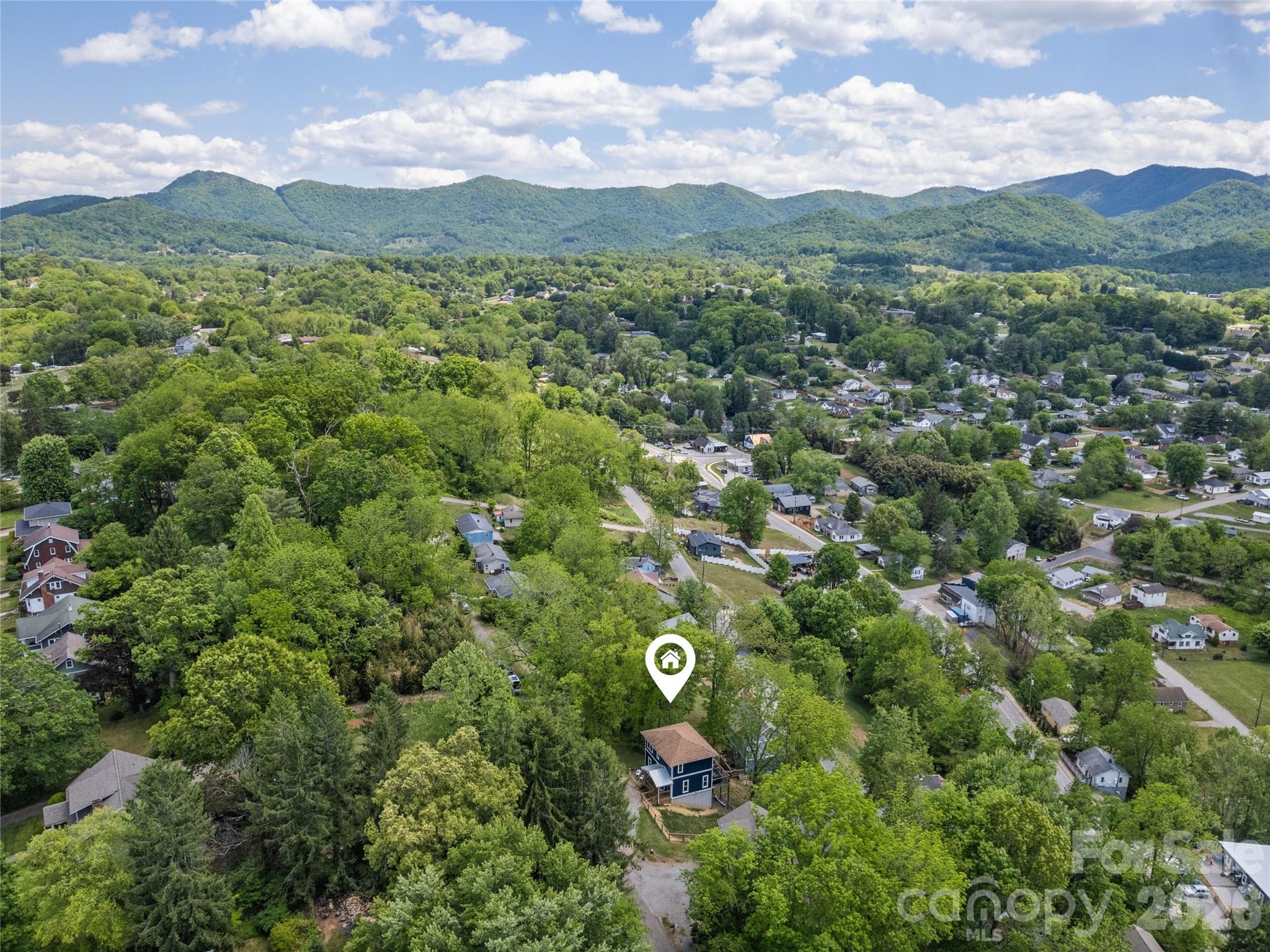 221 Northside Street Property Photo 5