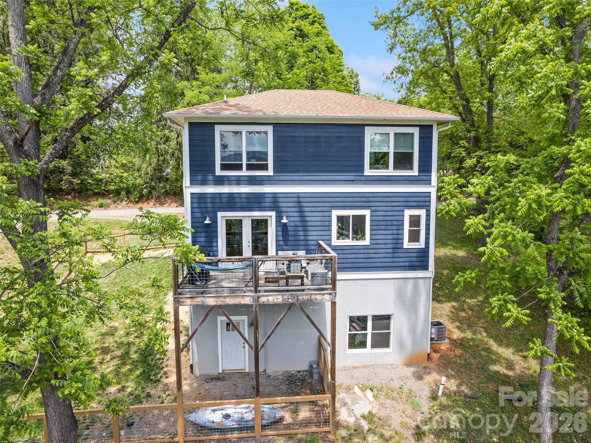 221 Northside Street Property Photo 6