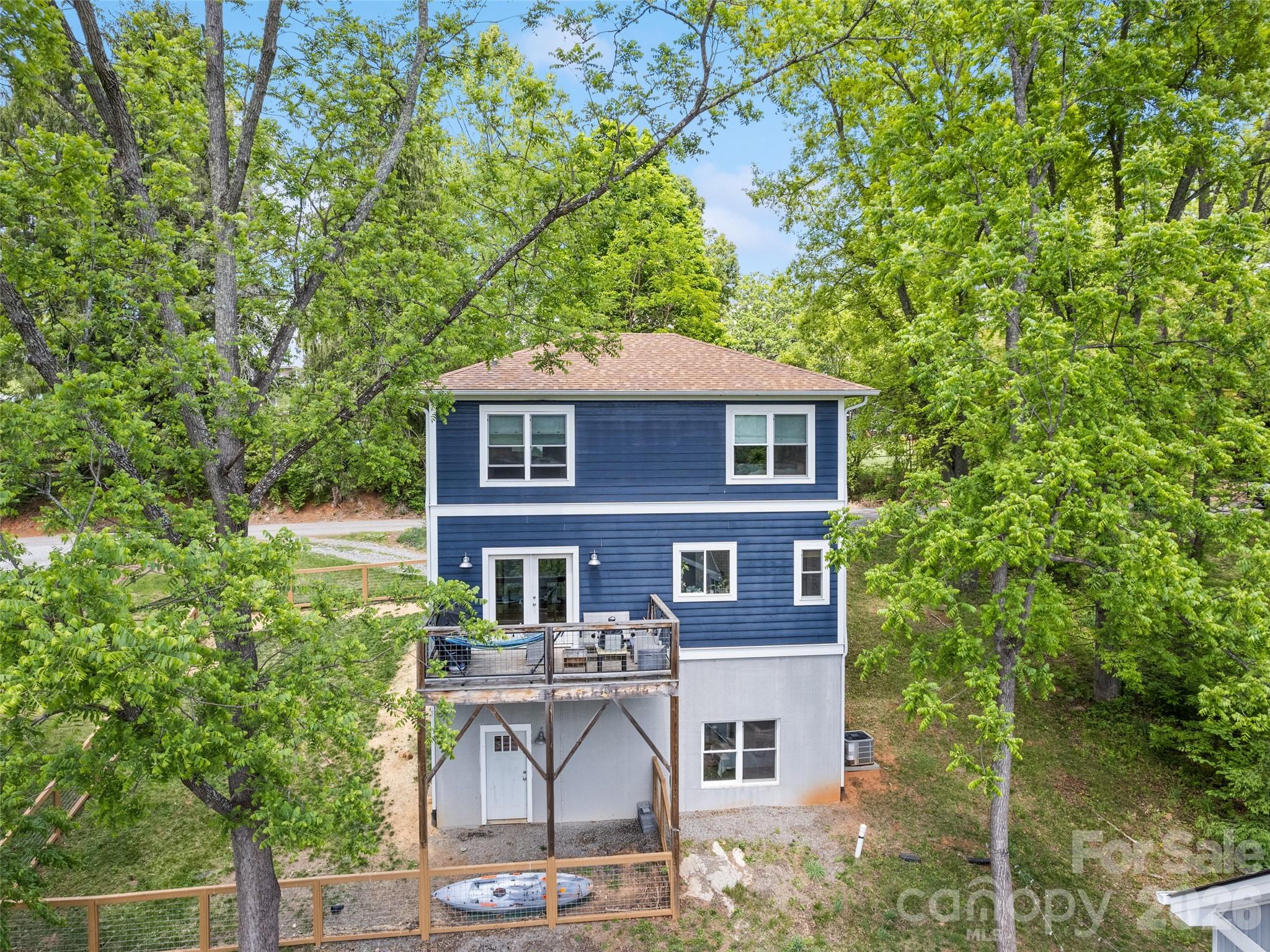 221 Northside Street Property Photo 7