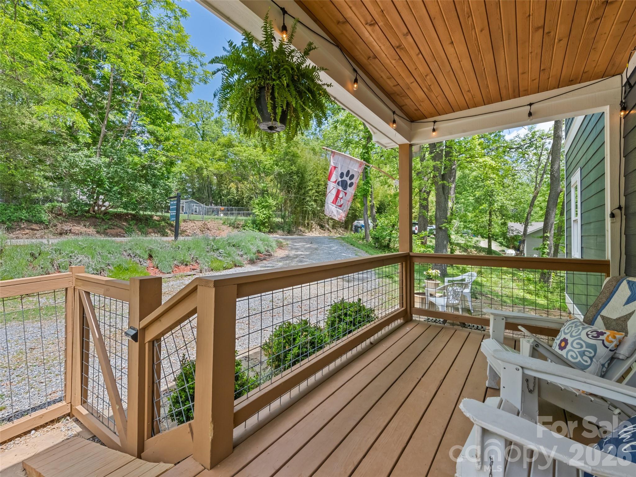 221 Northside Street Property Photo 9