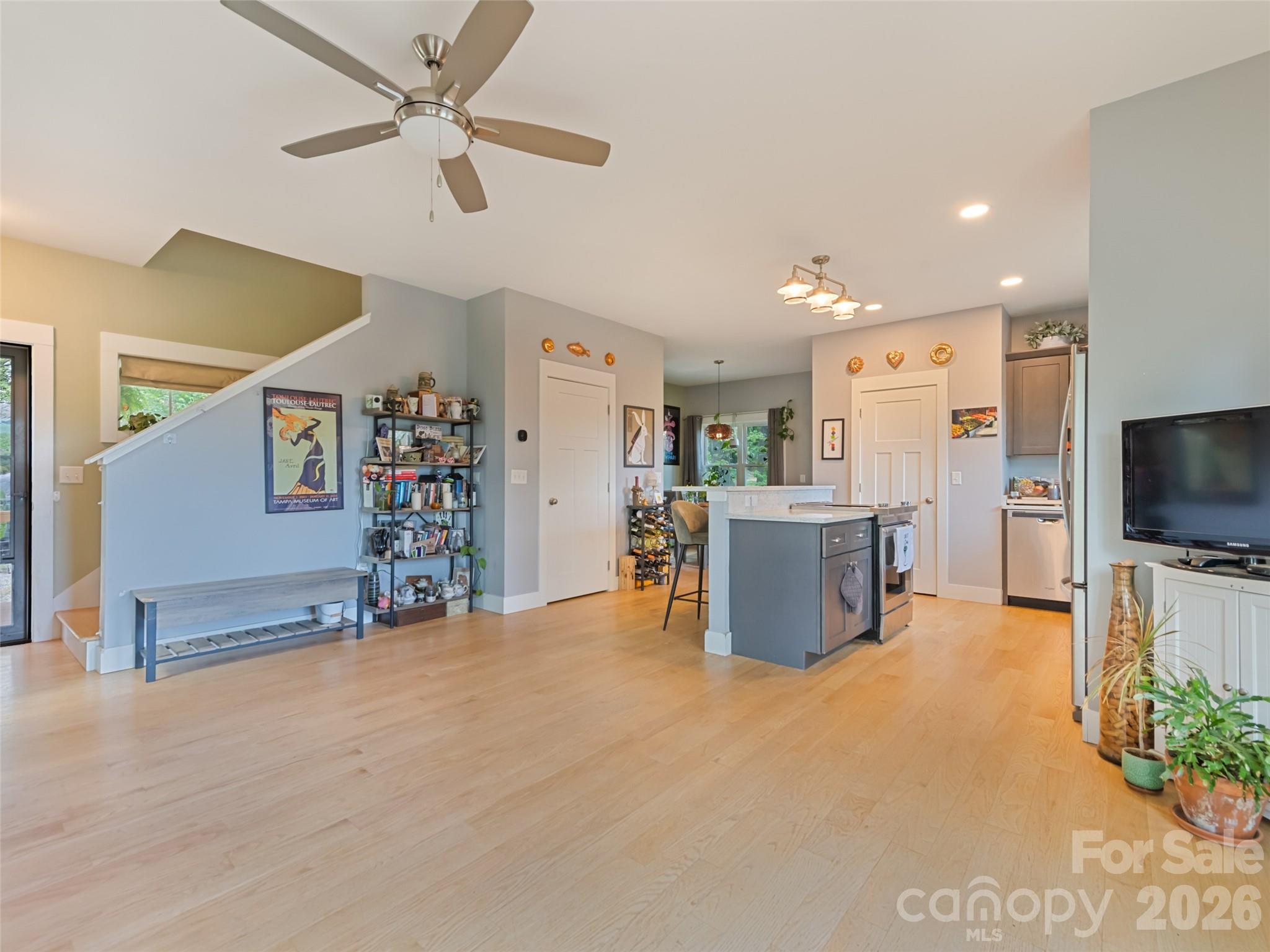 221 Northside Street Property Photo 10