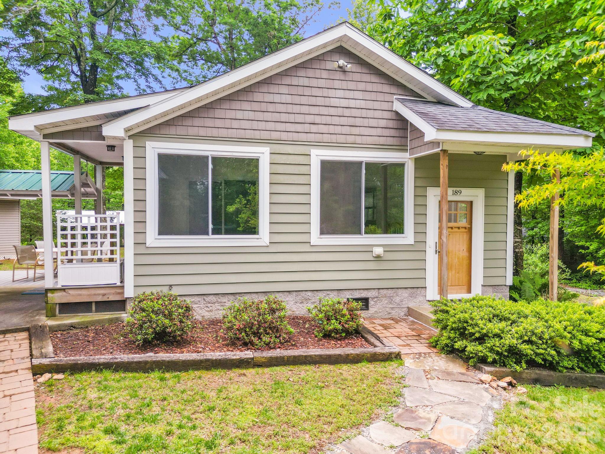 189 Friendly Circle Property Photo 1