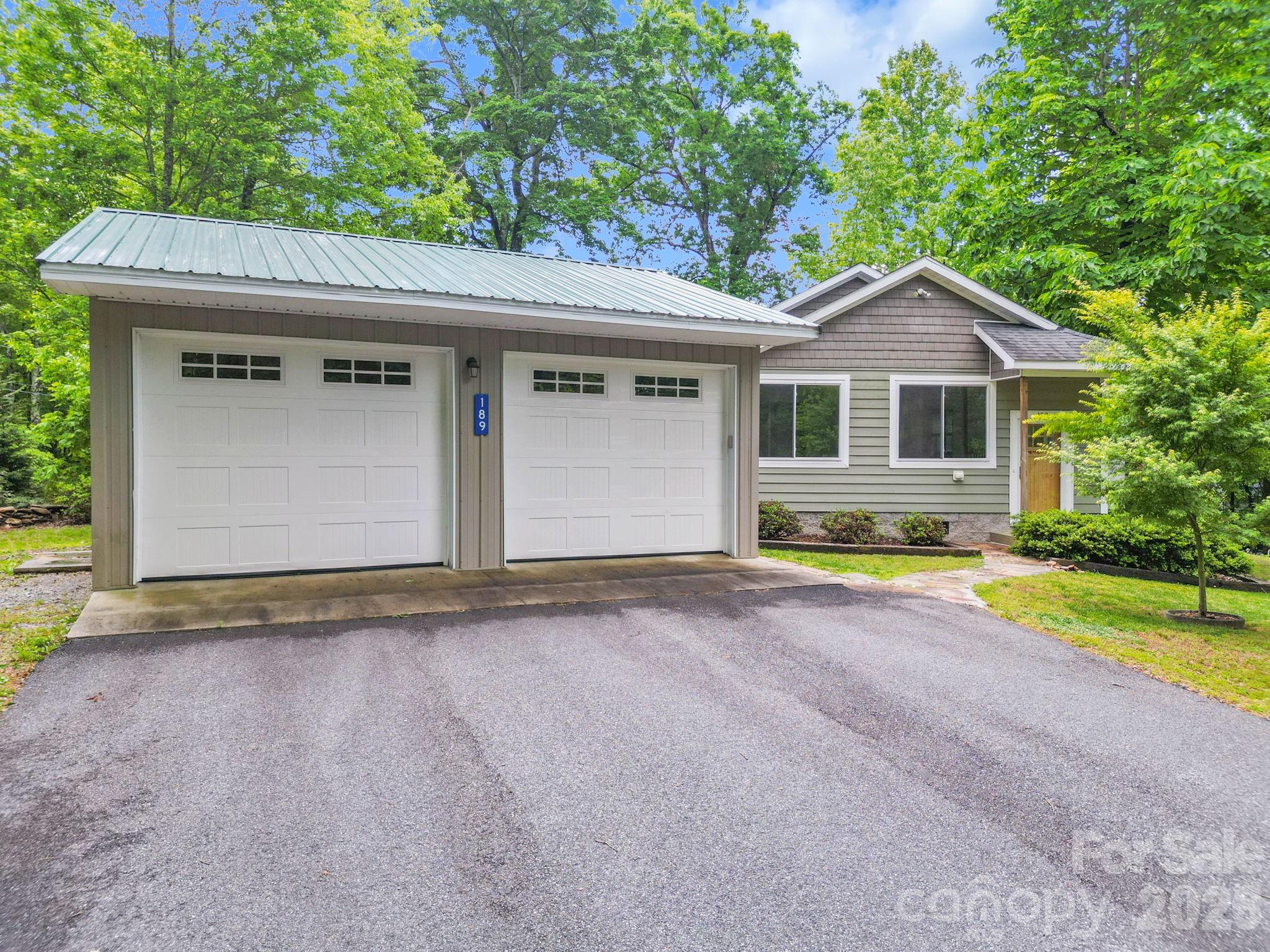 189 Friendly Circle Property Photo 3