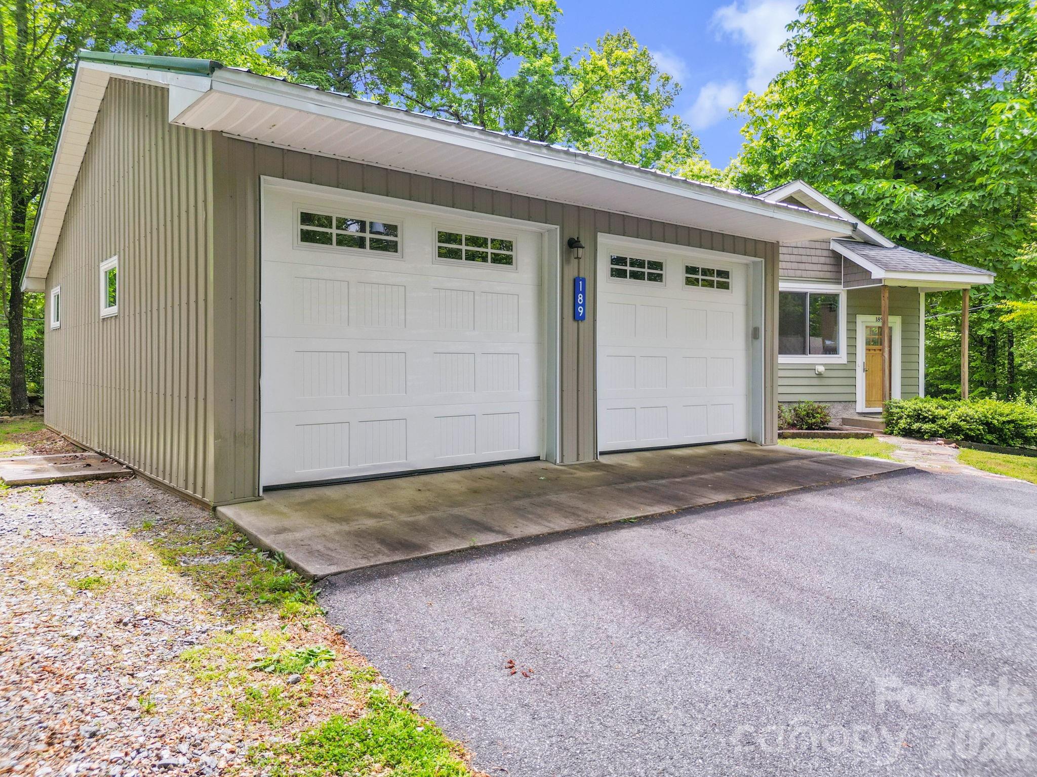 189 Friendly Circle Property Photo 4