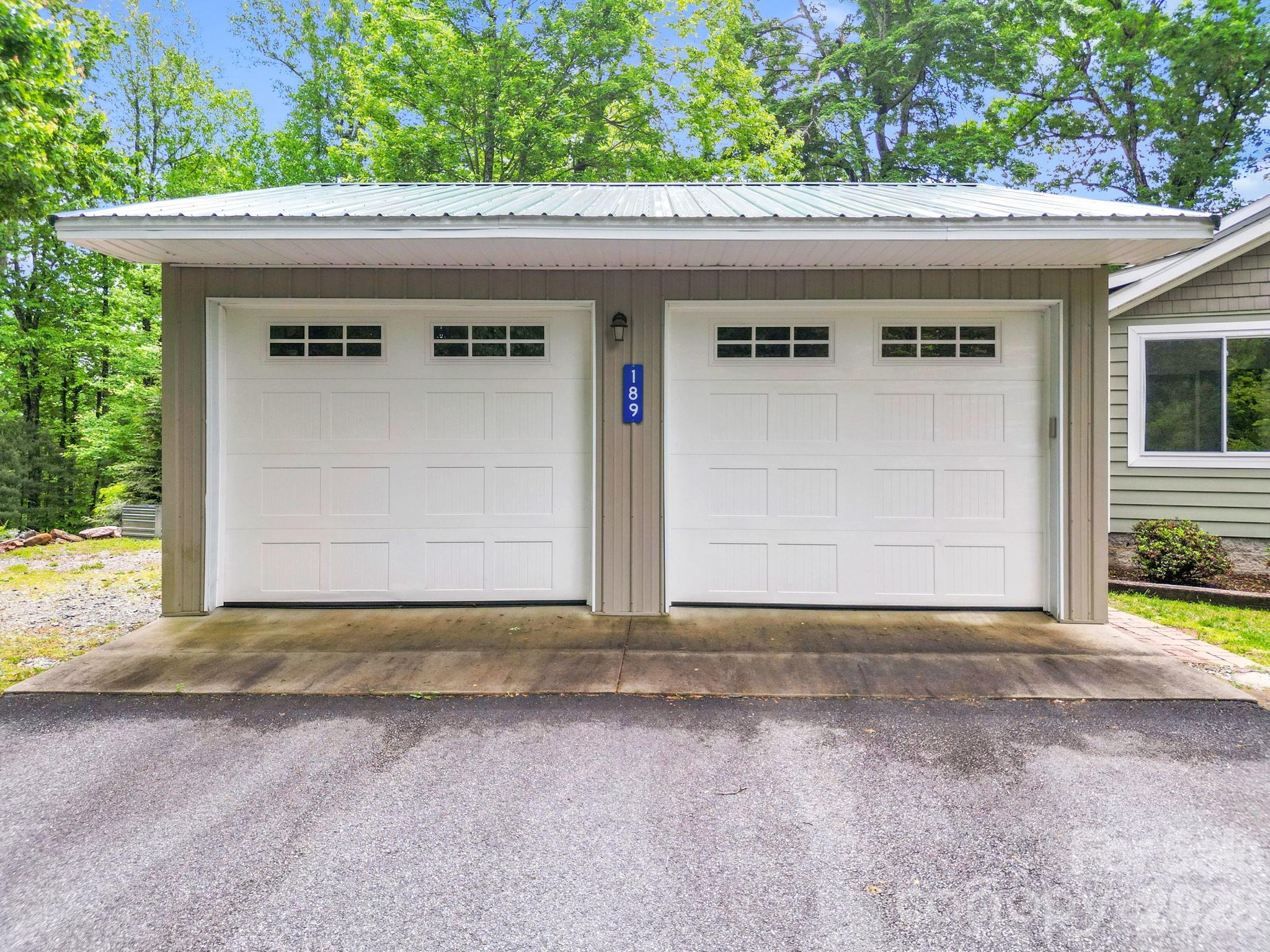 189 Friendly Circle Property Photo 5