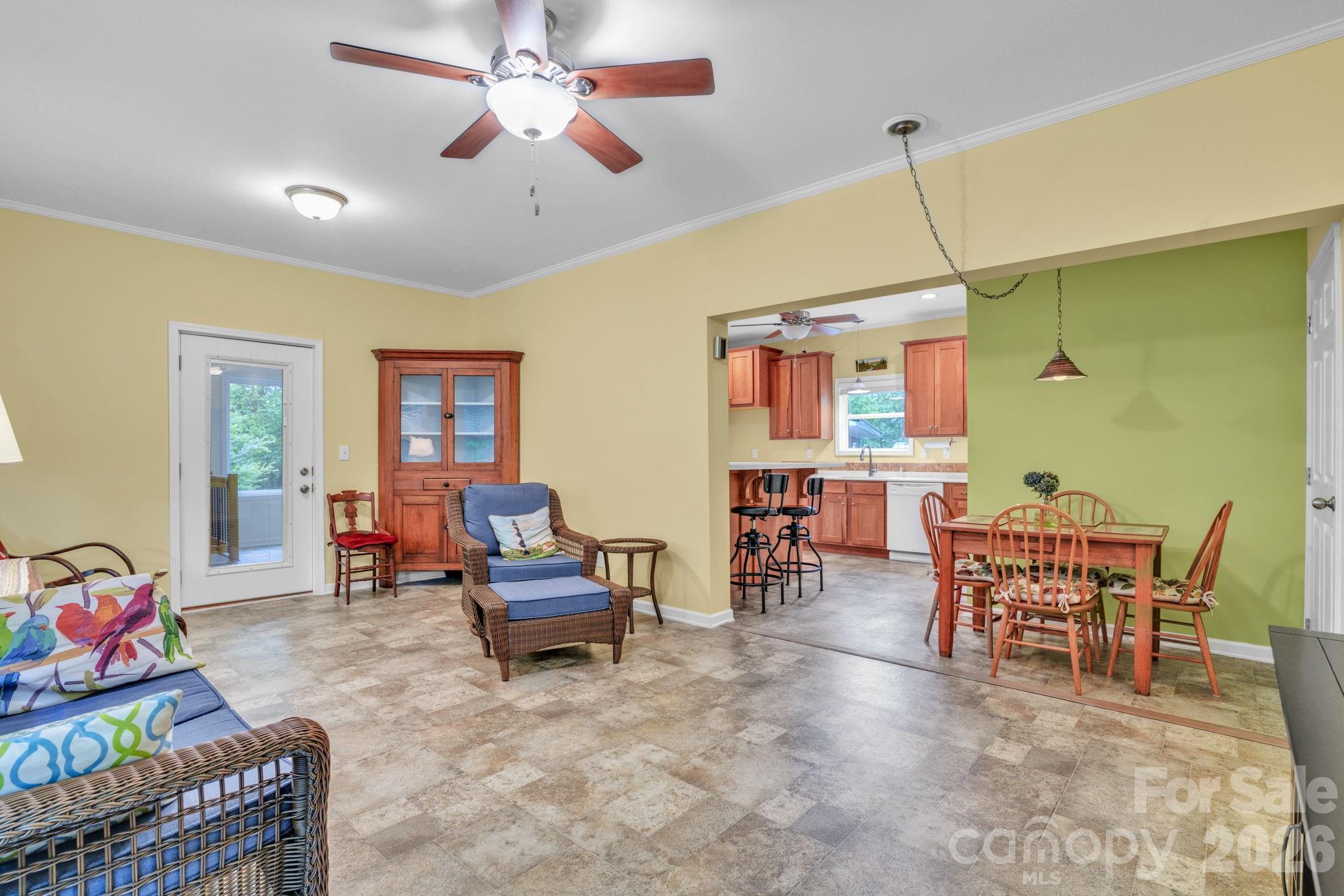 189 Friendly Circle Property Photo 7