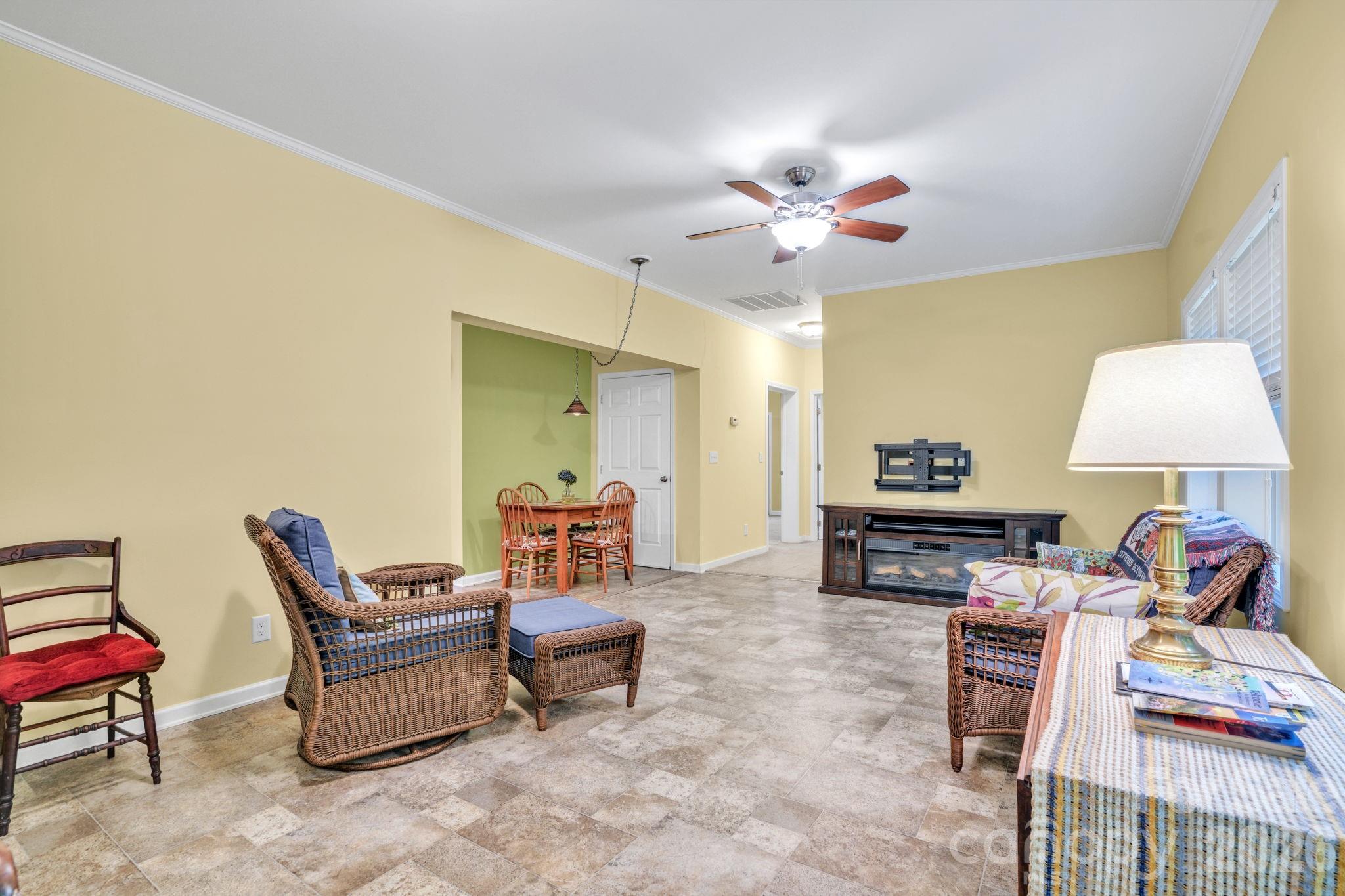 189 Friendly Circle Property Photo 8