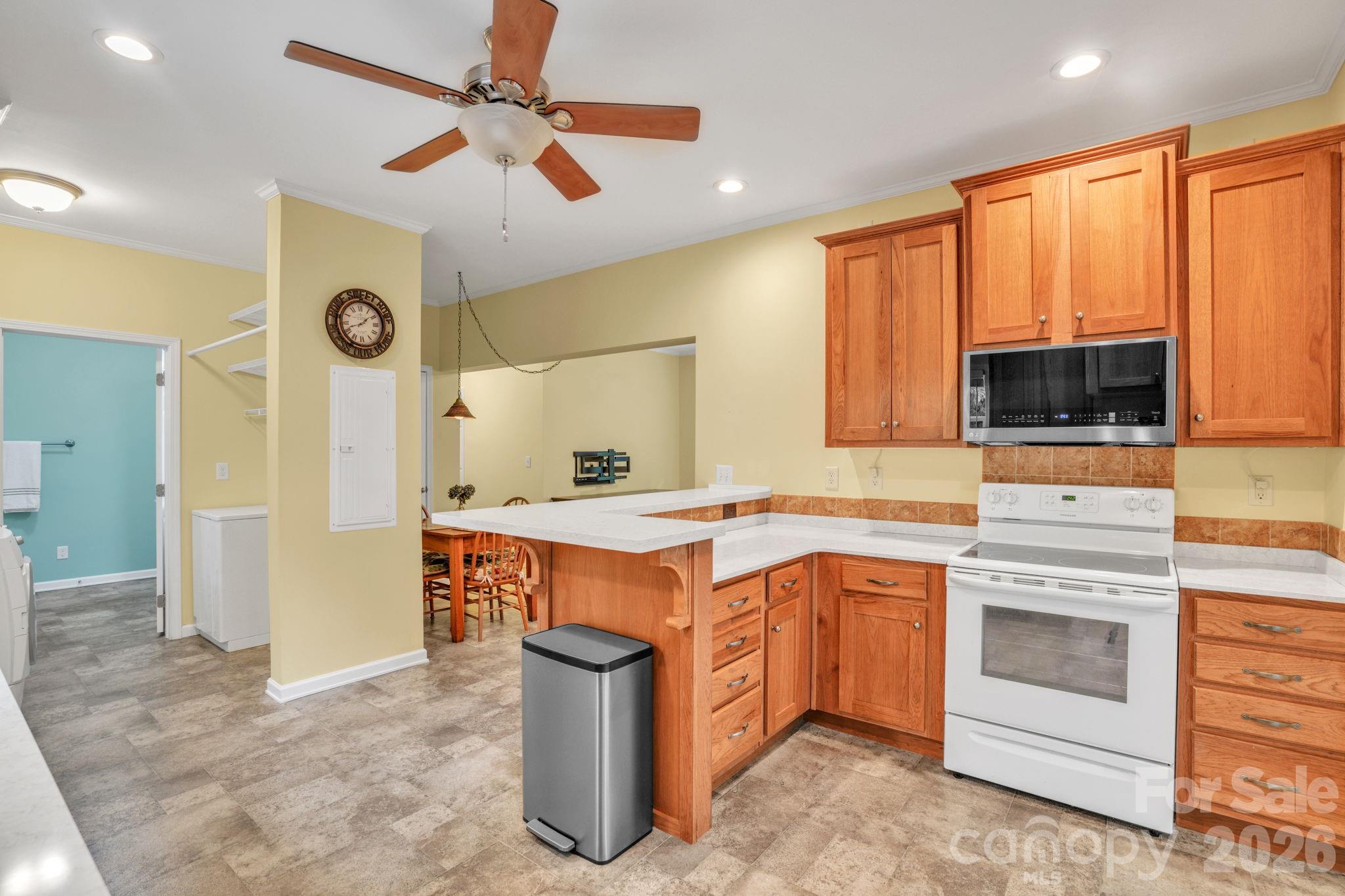 189 Friendly Circle Property Photo 10