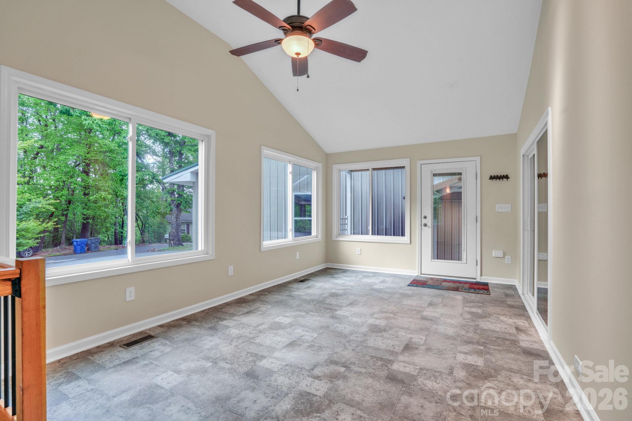 189 Friendly Circle Property Photo 22